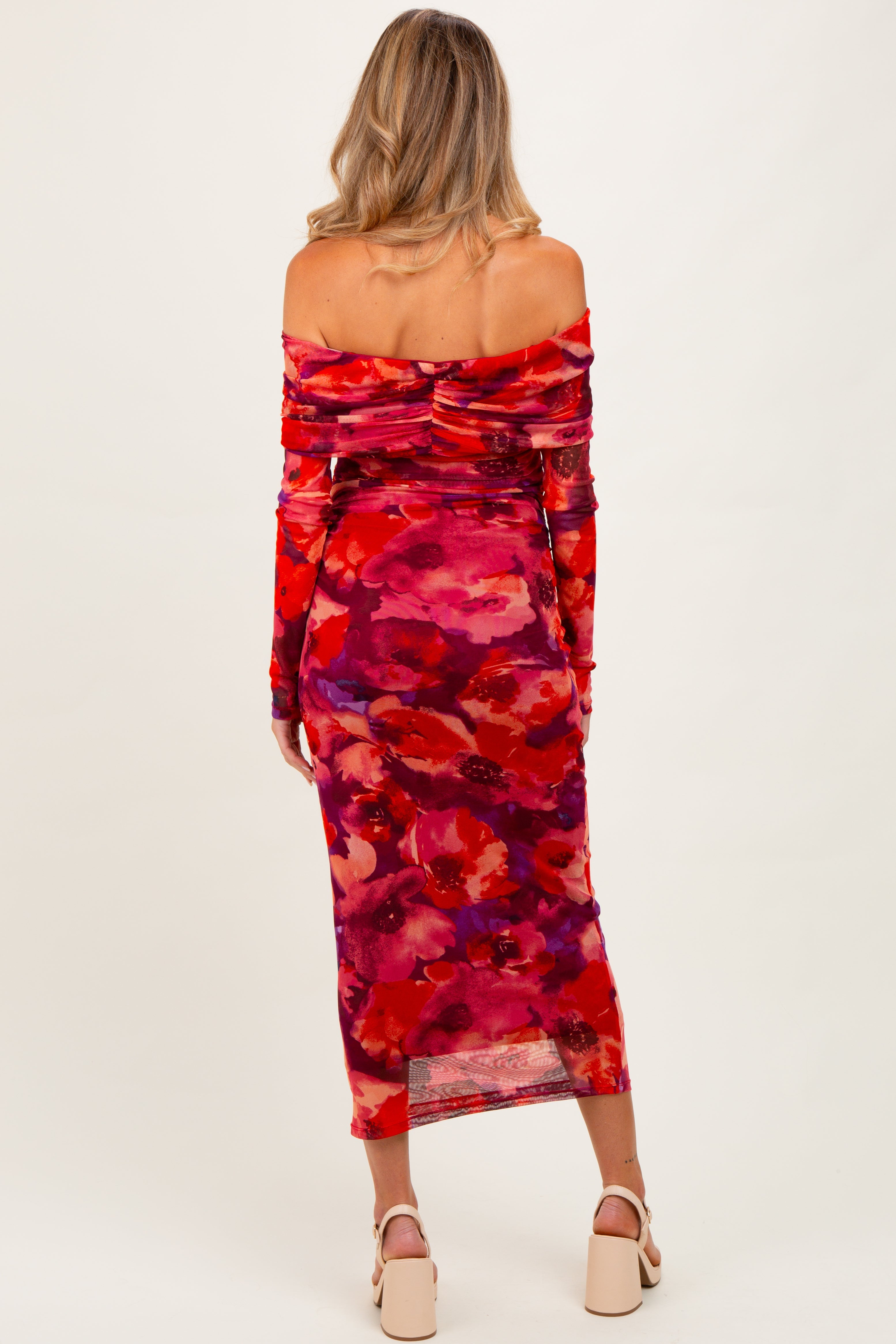 Rotes Umstands-Maxikleid aus Mesh mit Blumenmuster und Off-Shoulder-Ausschnitt