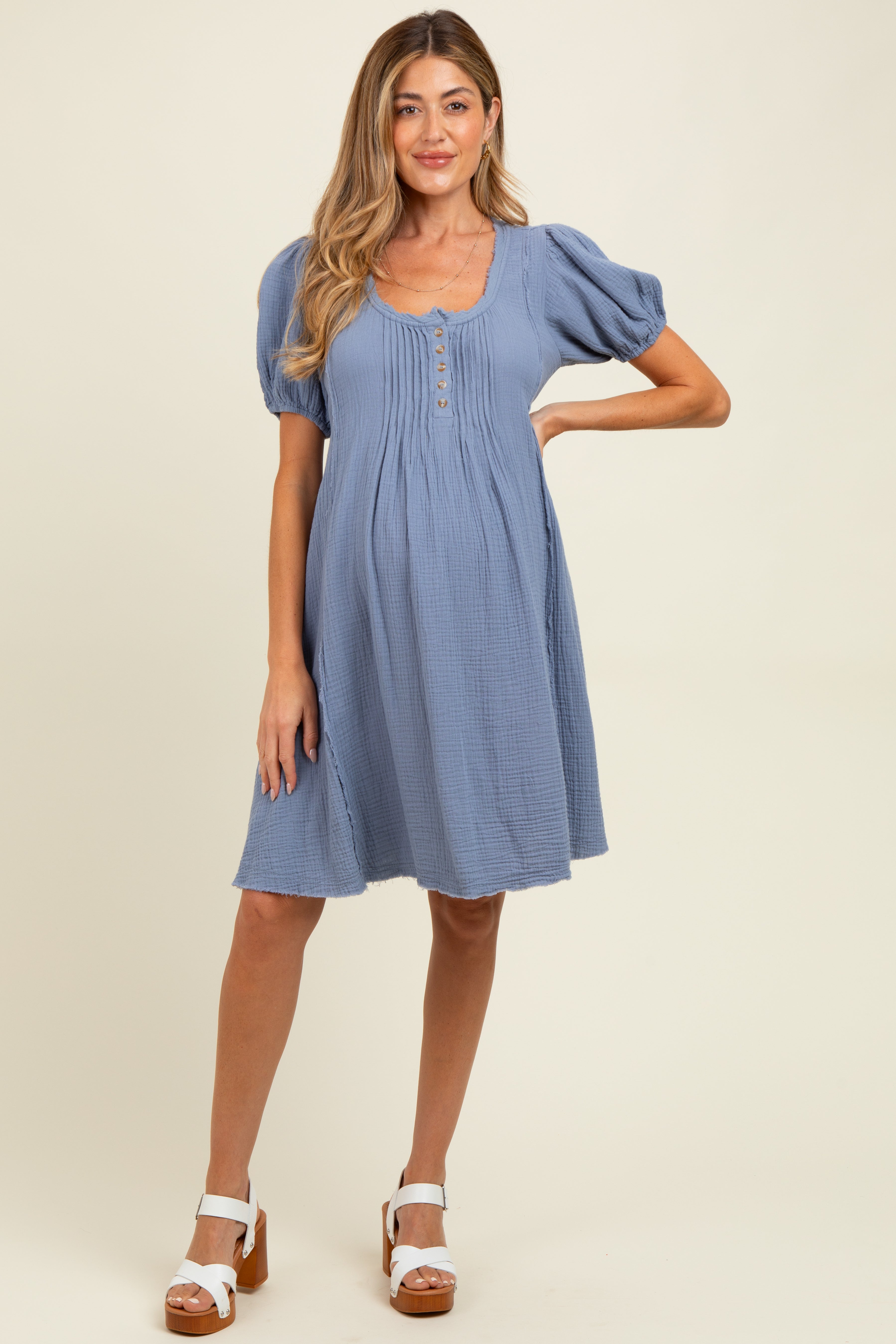 Umstands-Minikleid aus Baumwoll-Doppelgaze mit Biesen-Detail in Blau