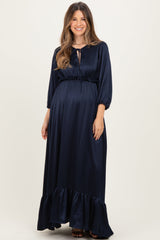 Marineblaues gestuftes Umstands-Maxikleid aus Satin mit langen Ärmeln, offenem V-Ausschnitt und Volant-Taille
