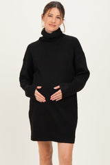 Schwarzes Umstands-Pulloverkleid aus grobem Strick mit Rollkragen