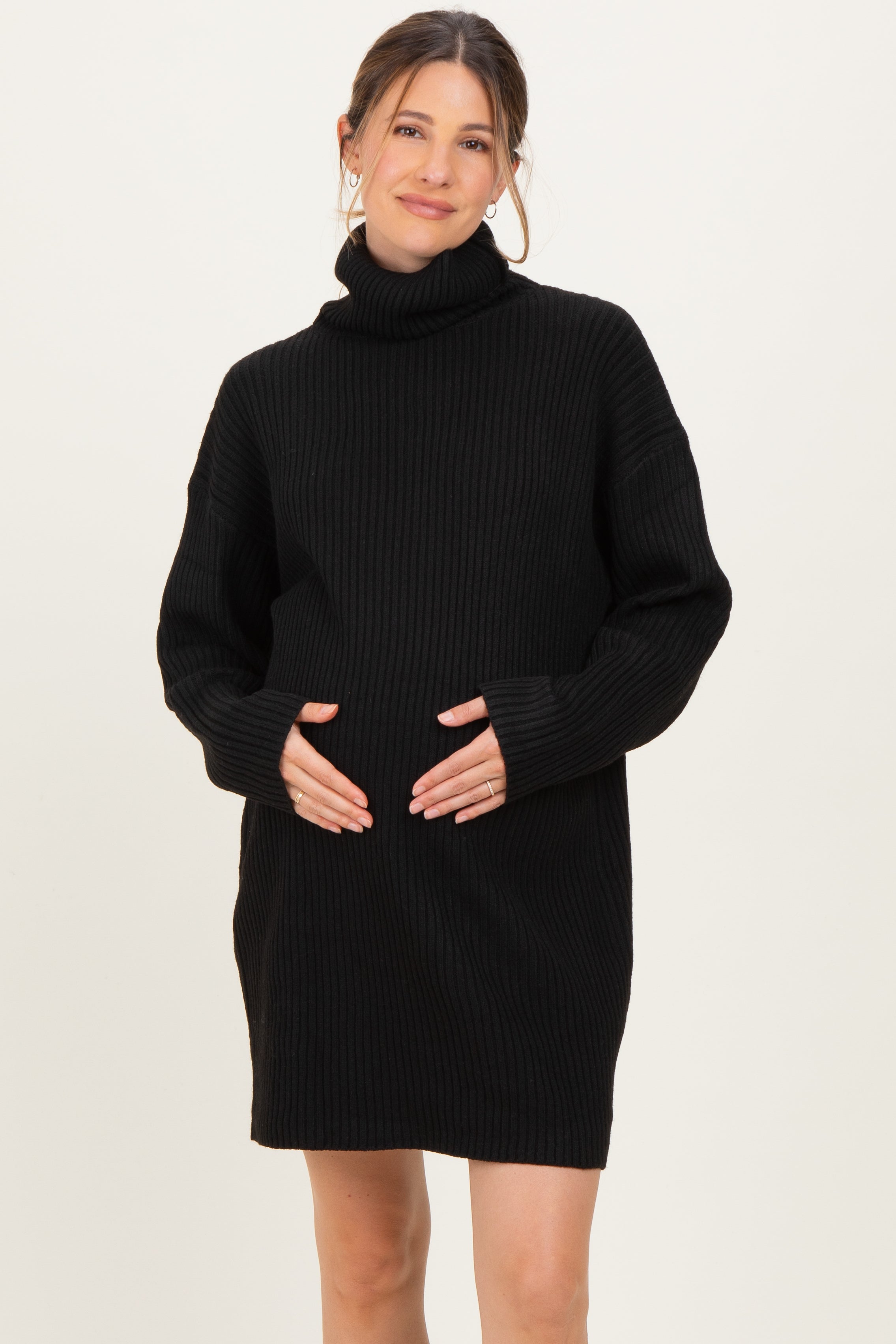 Schwarzes Umstands-Pulloverkleid aus grobem Strick mit Rollkragen