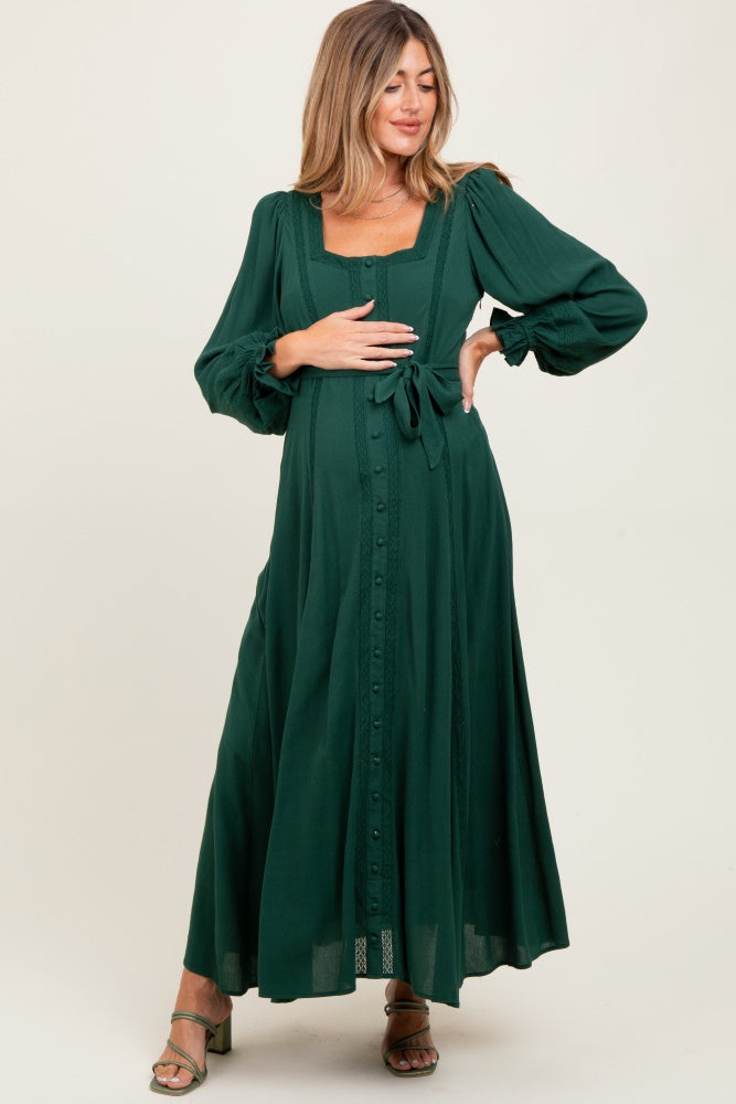Umstands-Maxikleid zum Durchknöpfen mit Spitzendetail in Waldgrün