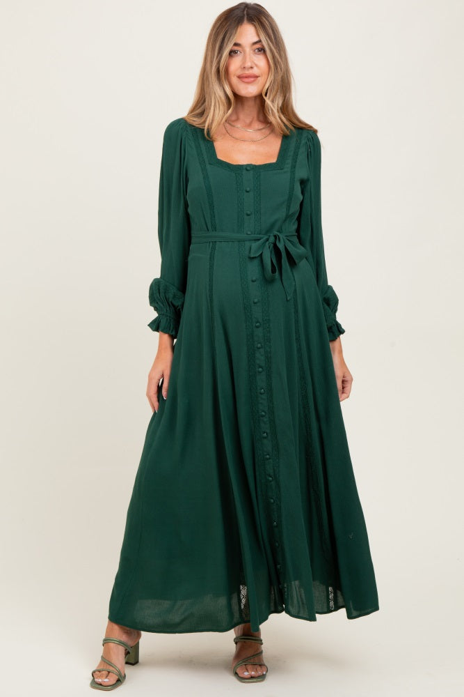 Umstands-Maxikleid zum Durchknöpfen mit Spitzendetail in Waldgrün