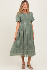 Geschmocktes Umstands-Midikleid mit Blumen-Spitze