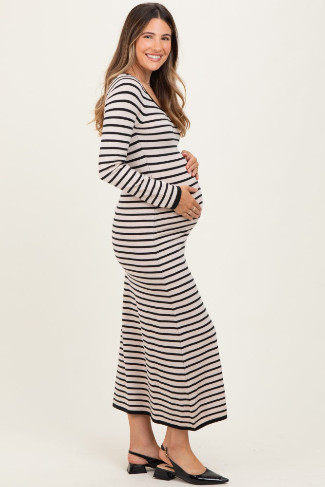 Schwarzes gestreiftes Umstands-Maxikleid mit Cut-outs und langen Ärmeln