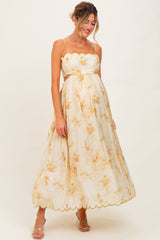Umstands-Midikleid mit verblasstem Blumenmuster, Muschelsaum und Cut-out