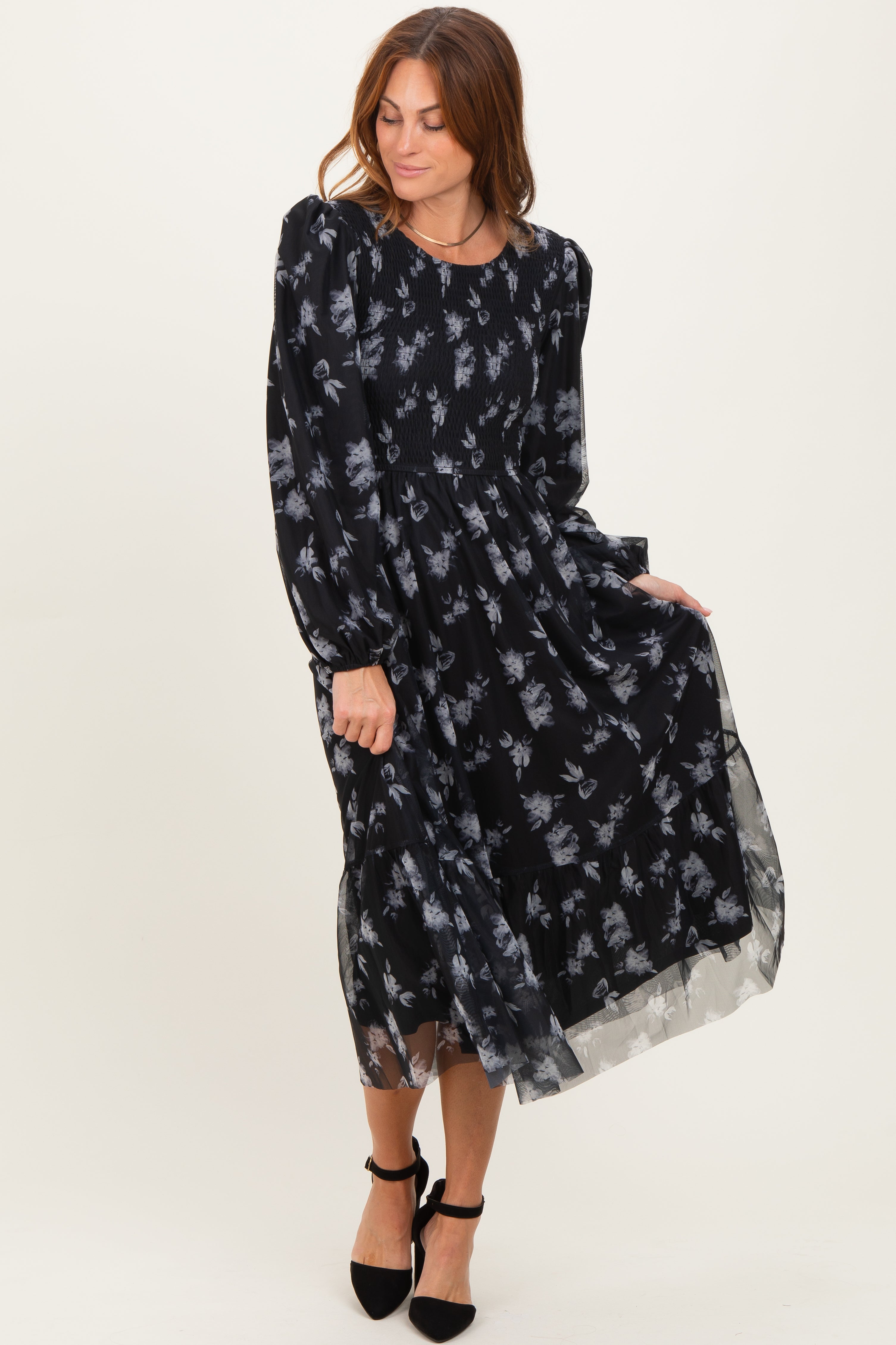 Umstands-Midikleid aus Mesh mit Blumenmuster und gesmoktem Oberteil