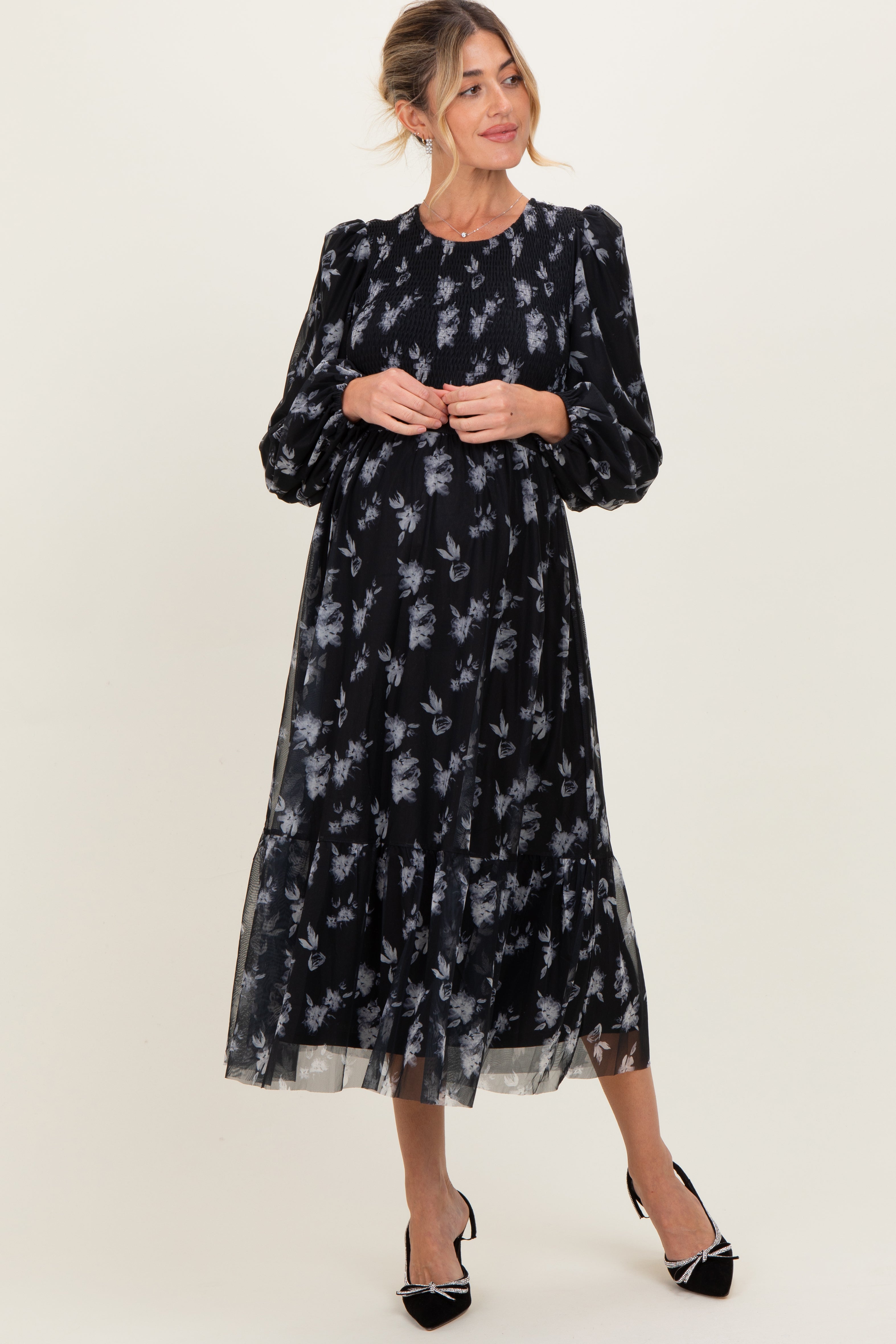 Umstands-Midikleid aus Mesh mit Blumenmuster und gesmoktem Oberteil