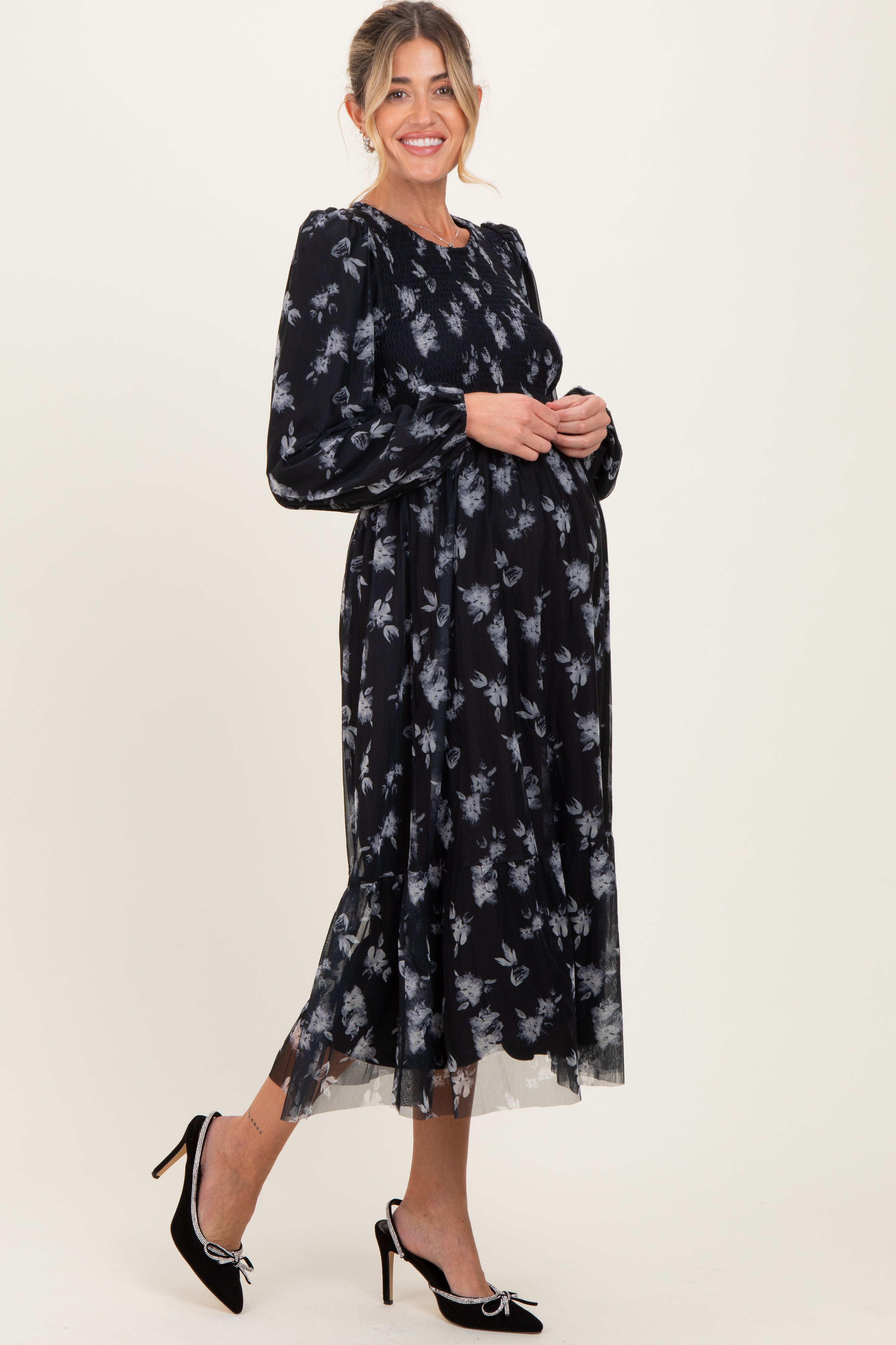 Umstands-Midikleid aus Mesh mit Blumenmuster und gesmoktem Oberteil