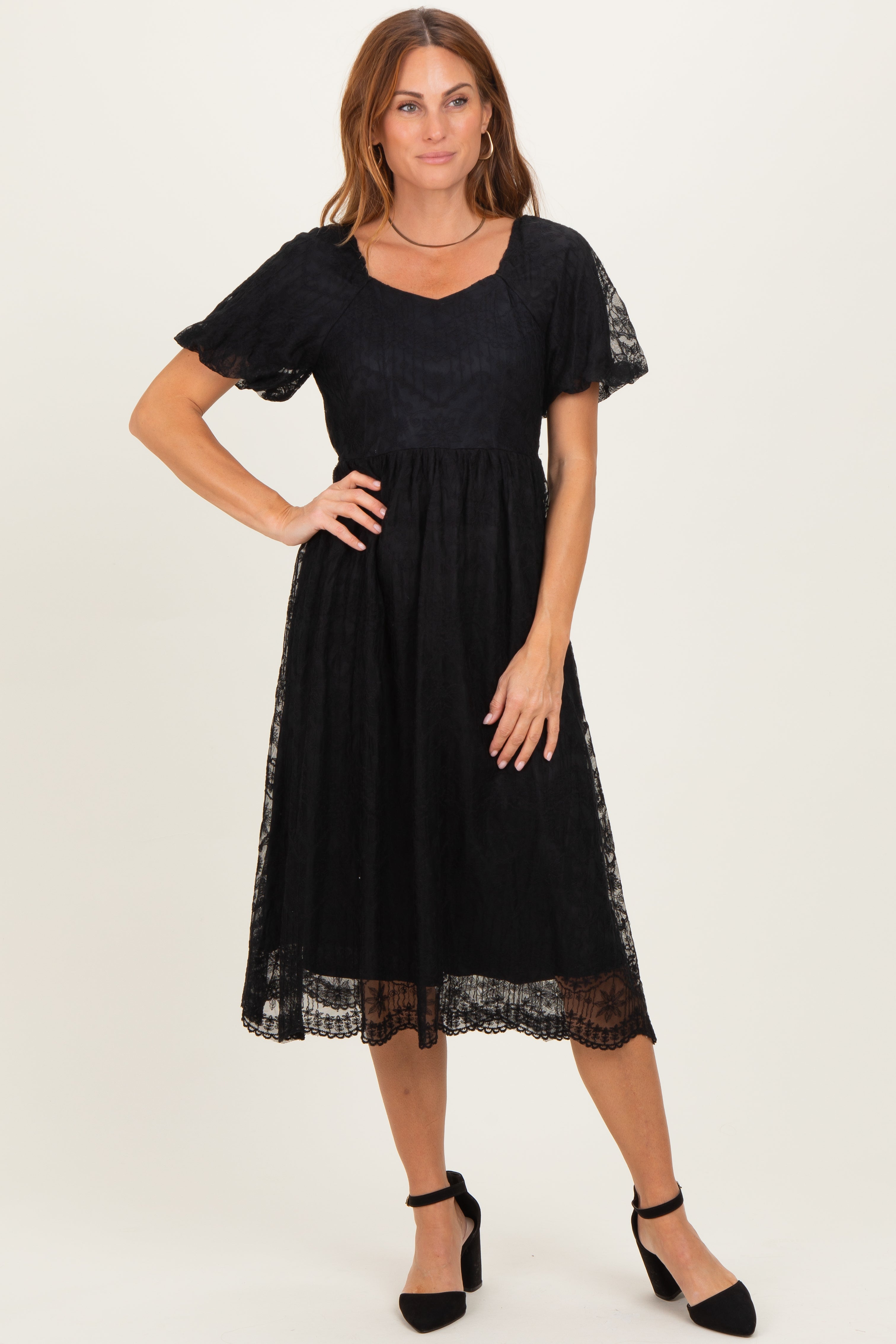 Umstands-Midikleid aus Spitze mit Herzausschnitt und kurzen Ärmeln