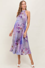 Lavendelfarbenes plissiertes Umstands-Midikleid mit Blumenmuster und Neckholder