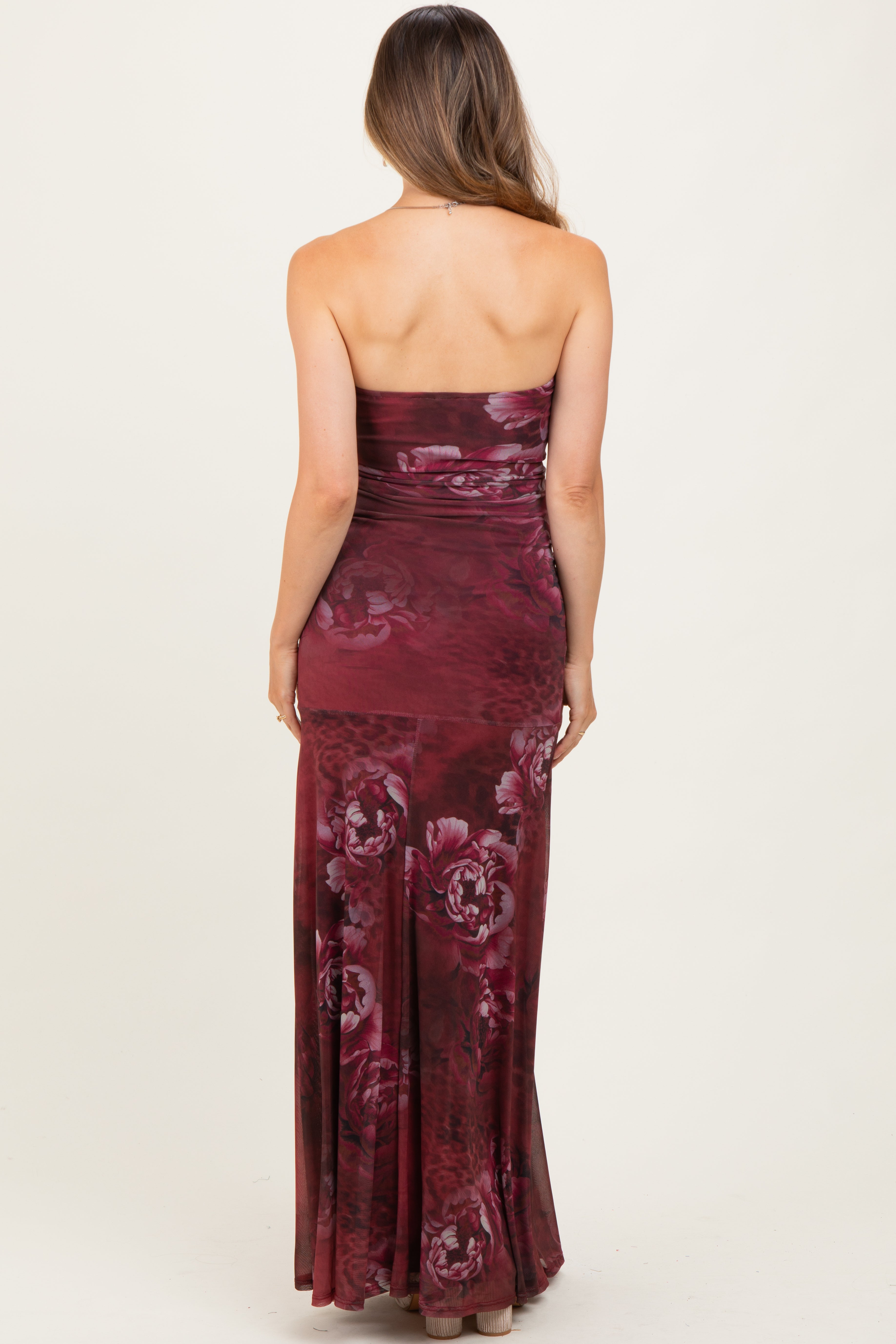 Bordeaux-Umstandsmaxikleid mit Blumenmuster und trägerlosem Design