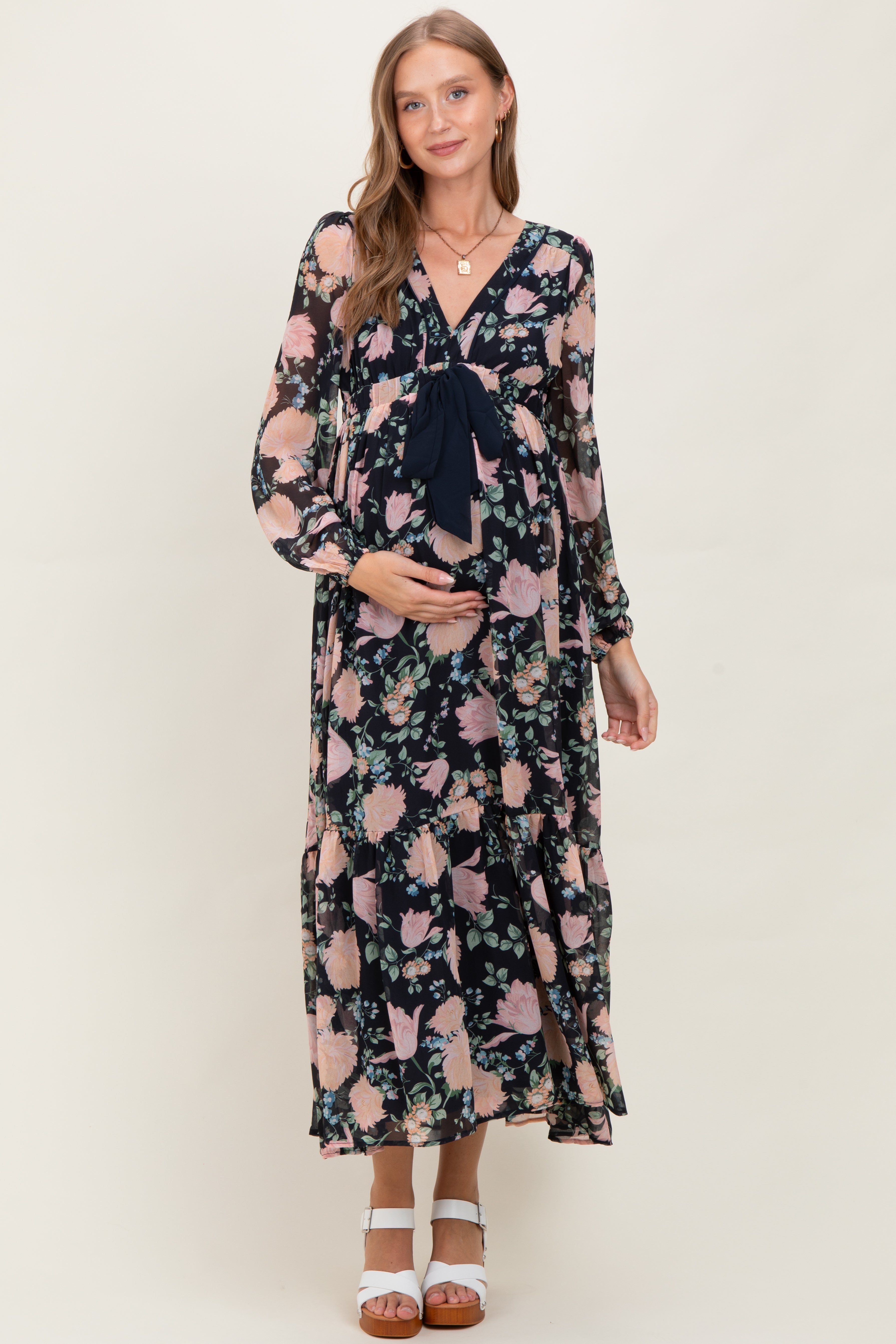Marineblaues Umstands-Maxikleid aus Chiffon mit Blumenmuster und Schleifenbindung
