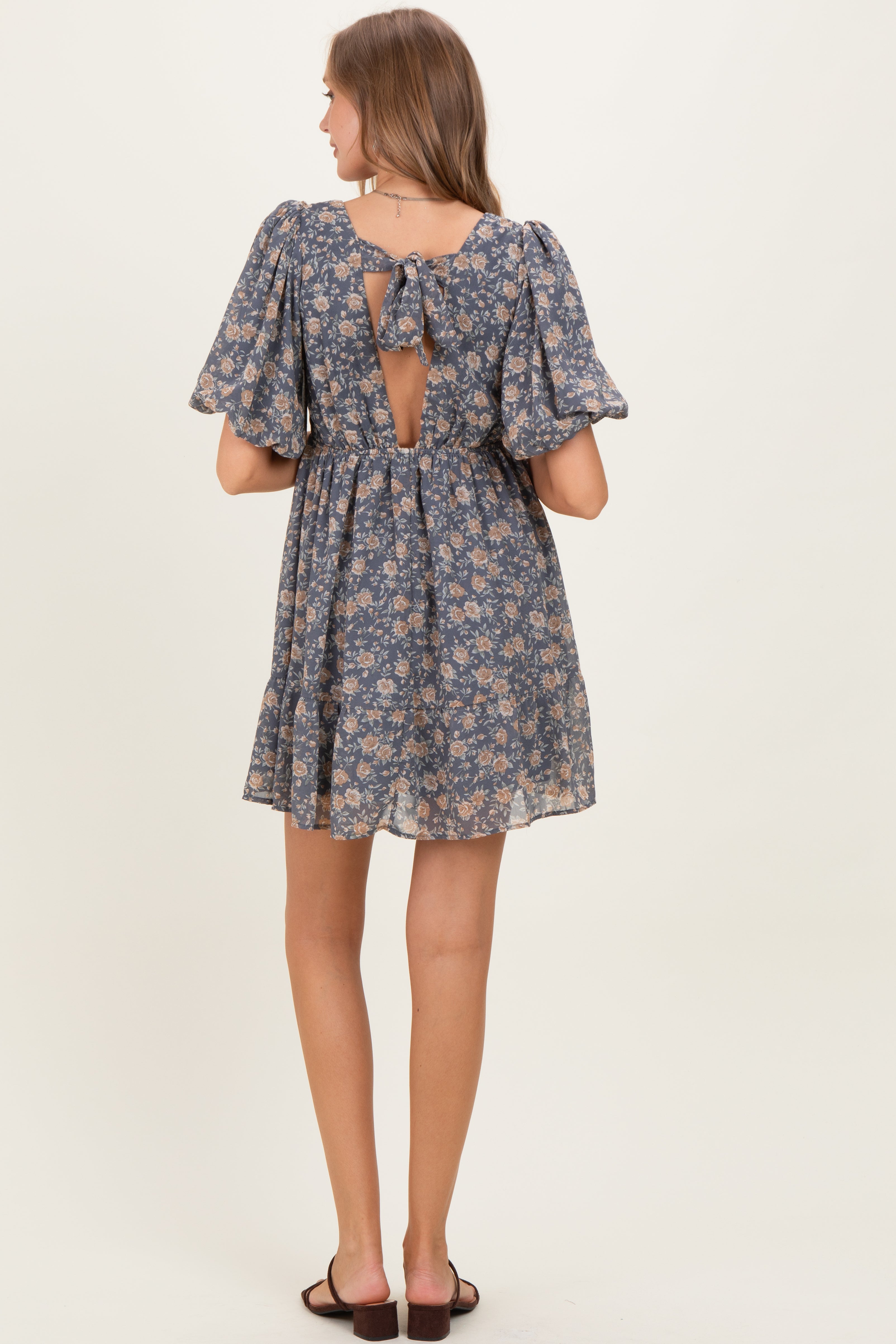 Umstands-Minikleid mit Blumenmuster und V-Ausschnitt in Jade