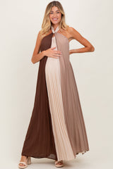 Plissiertes Umstands-Maxikleid im Colorblock-Design mit Neckholder