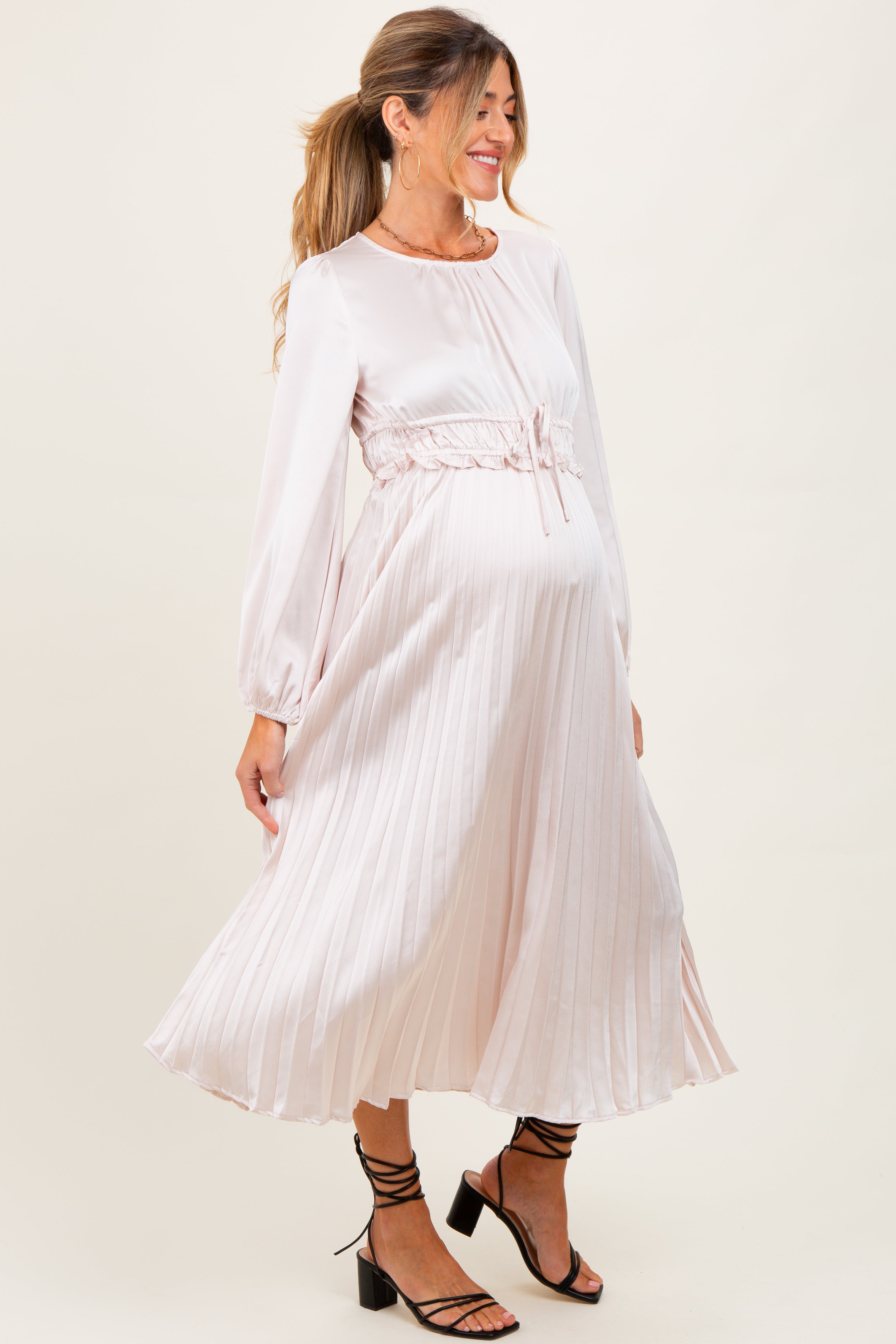 #Farbe_Creme, plissiert im Empire-Stil