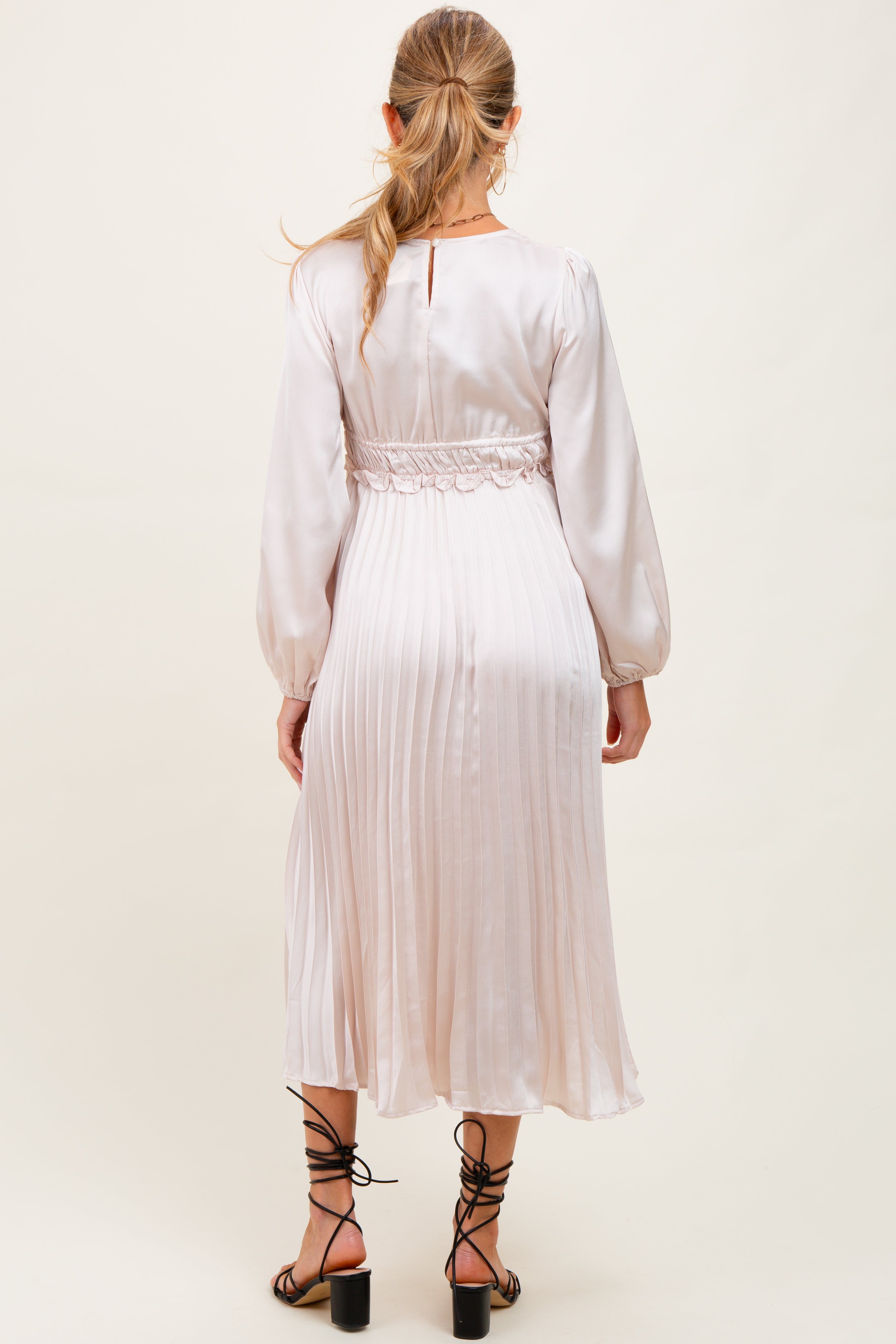 #Farbe_Creme, plissiert im Empire-Stil
