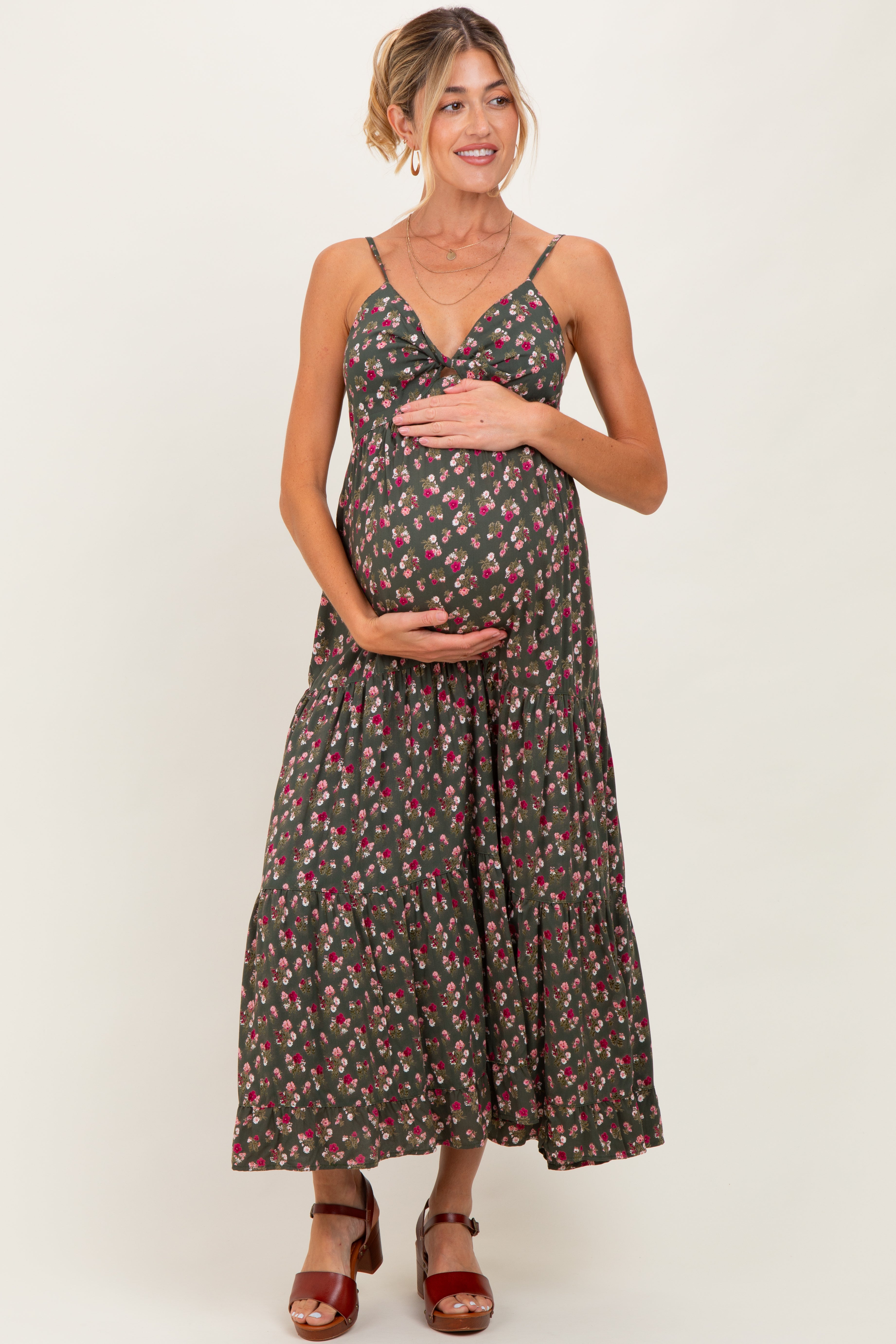 Olivfarbenes Umstands-Midikleid mit Twist-Front und Stufenrock