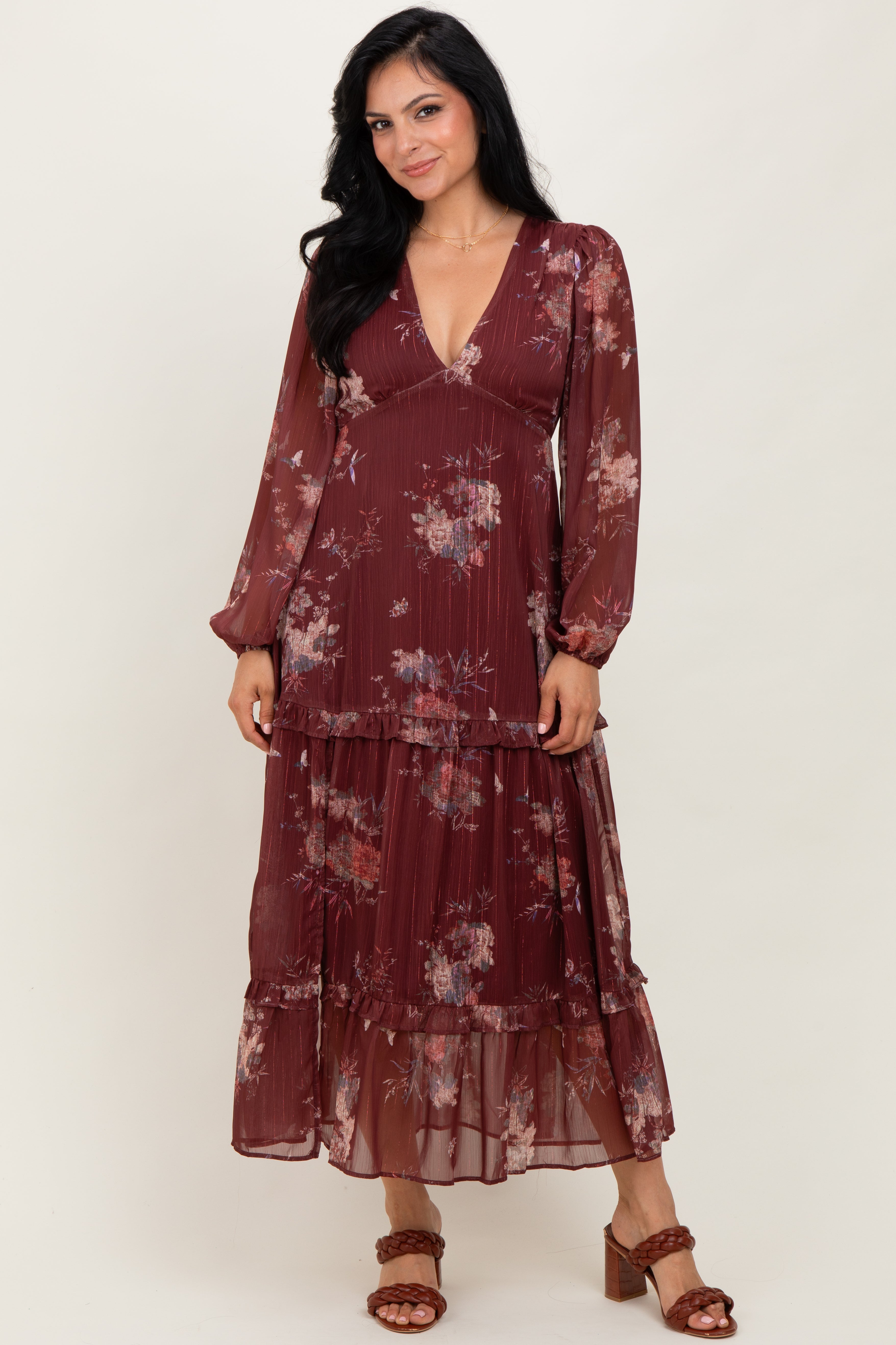Bordeauxrotes Umstands-Maxikleid aus Chiffon mit Blumenmuster, V-Ausschnitt und langen Ärmeln