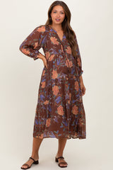 Braunes Umstands-Midikleid mit Blumenmuster, Bindeband und Stufenrock