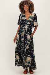 Marineblaues Umstands-Maxikleid mit Blumenmuster, Flügelärmeln und Knopfleiste