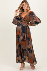 Umstands-Maxikleid mit abstraktem Multicolor-Print und Samtbesatz