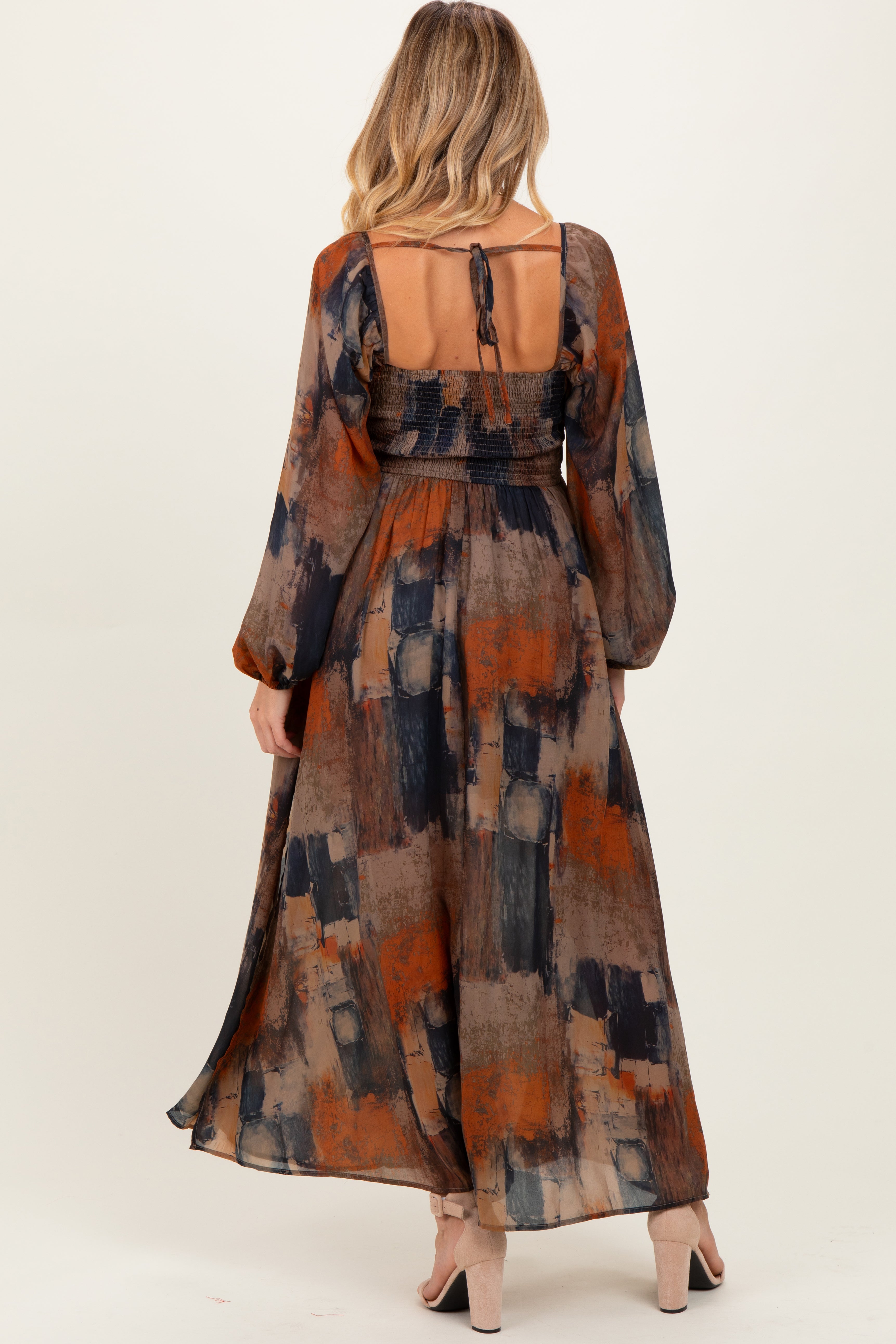Umstands-Maxikleid mit abstraktem Multicolor-Print und Samtbesatz
