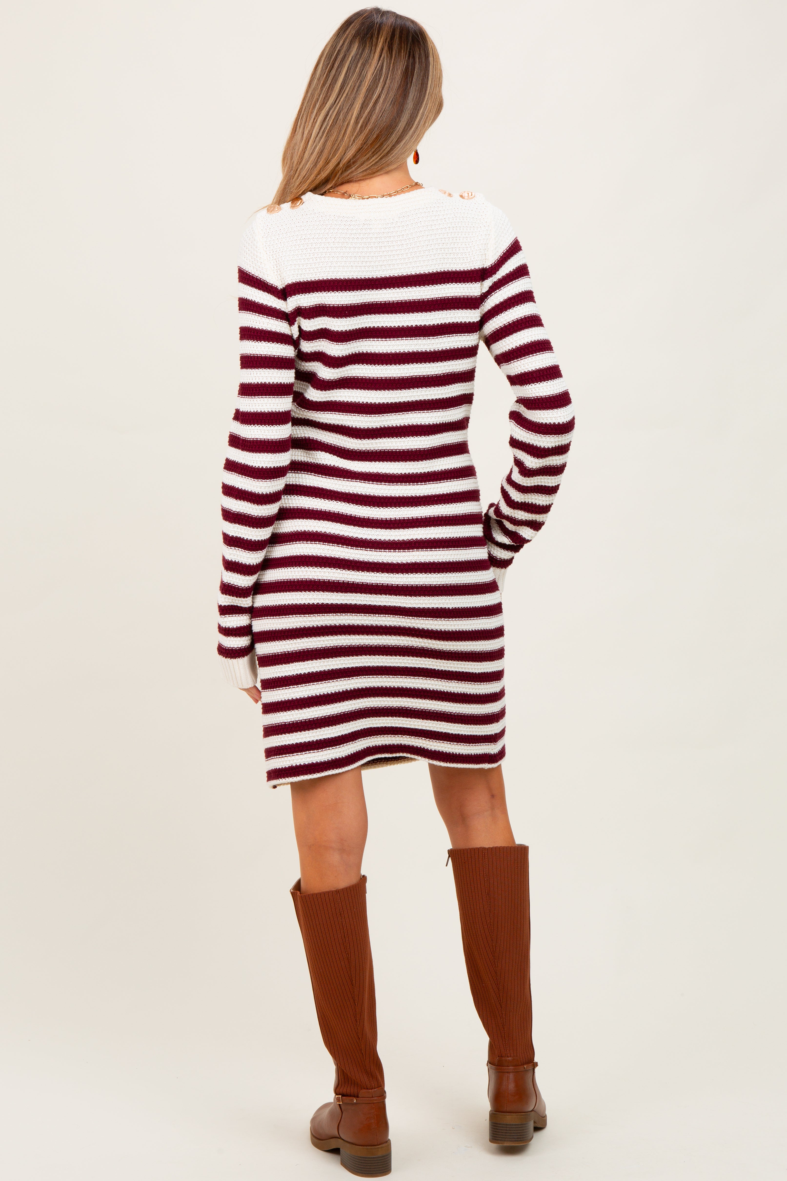 Gestreiftes Umstands-Mini-Strickkleid mit Knopfdetail