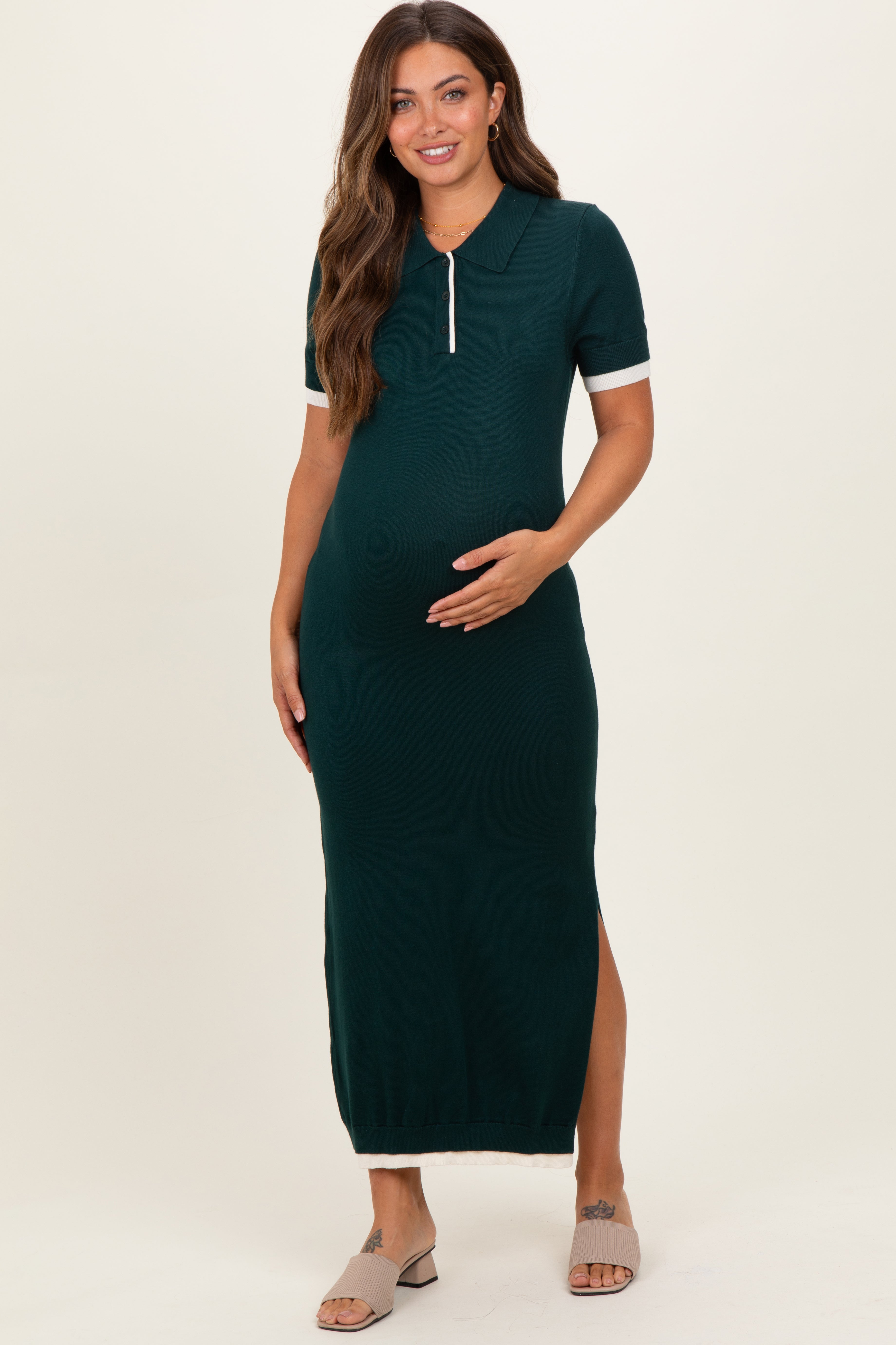 Dunkelgrünes Umstands-Midikleid im Pullover-Stil mit Seitenschlitz