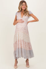 Mehrfarbiges Umstands-Maxikleid mit Blumenmuster und Stufenrock