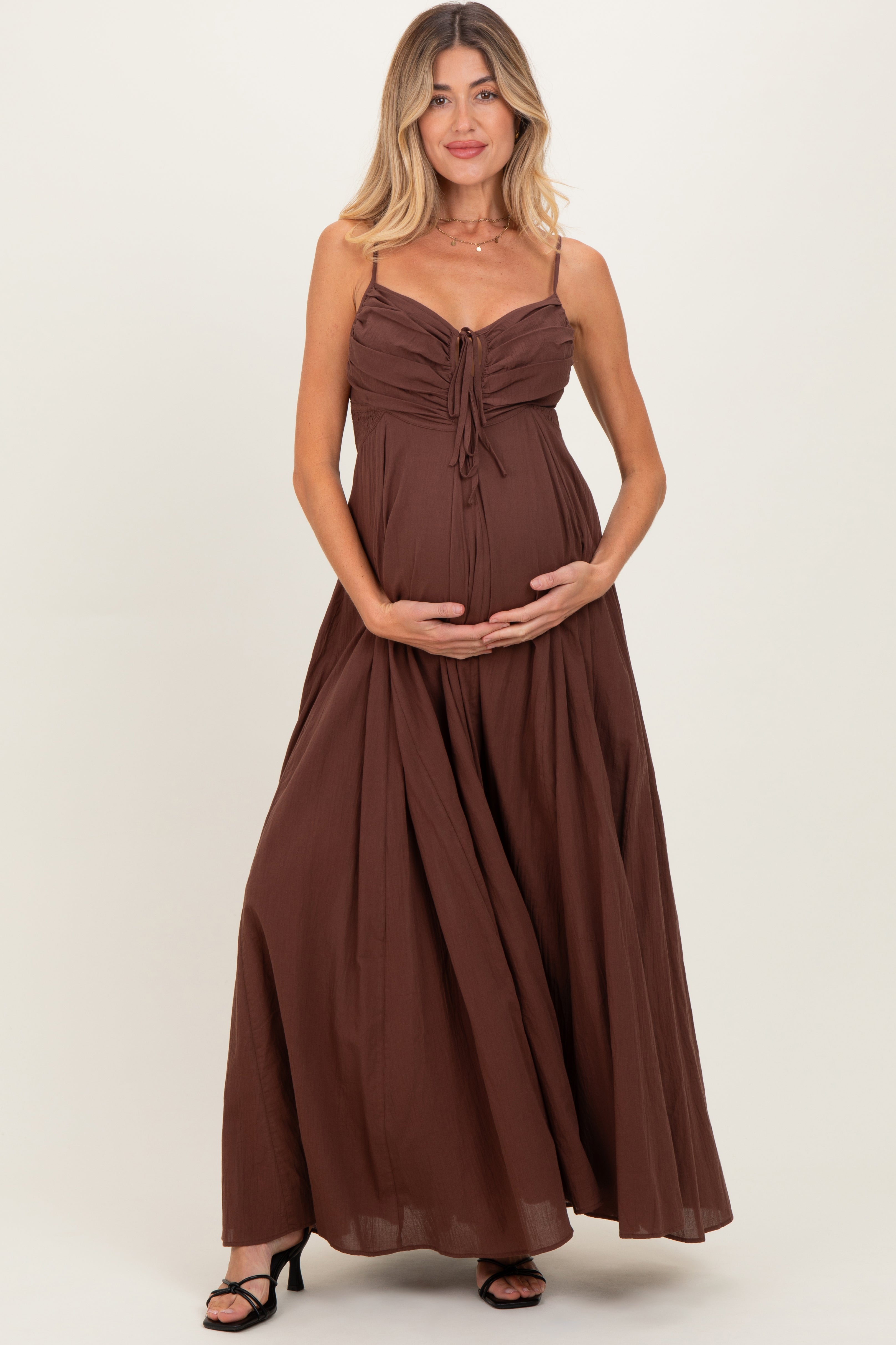 Umstands-Maxikleid mit gerafftem Oberteil und Bindeband vorne