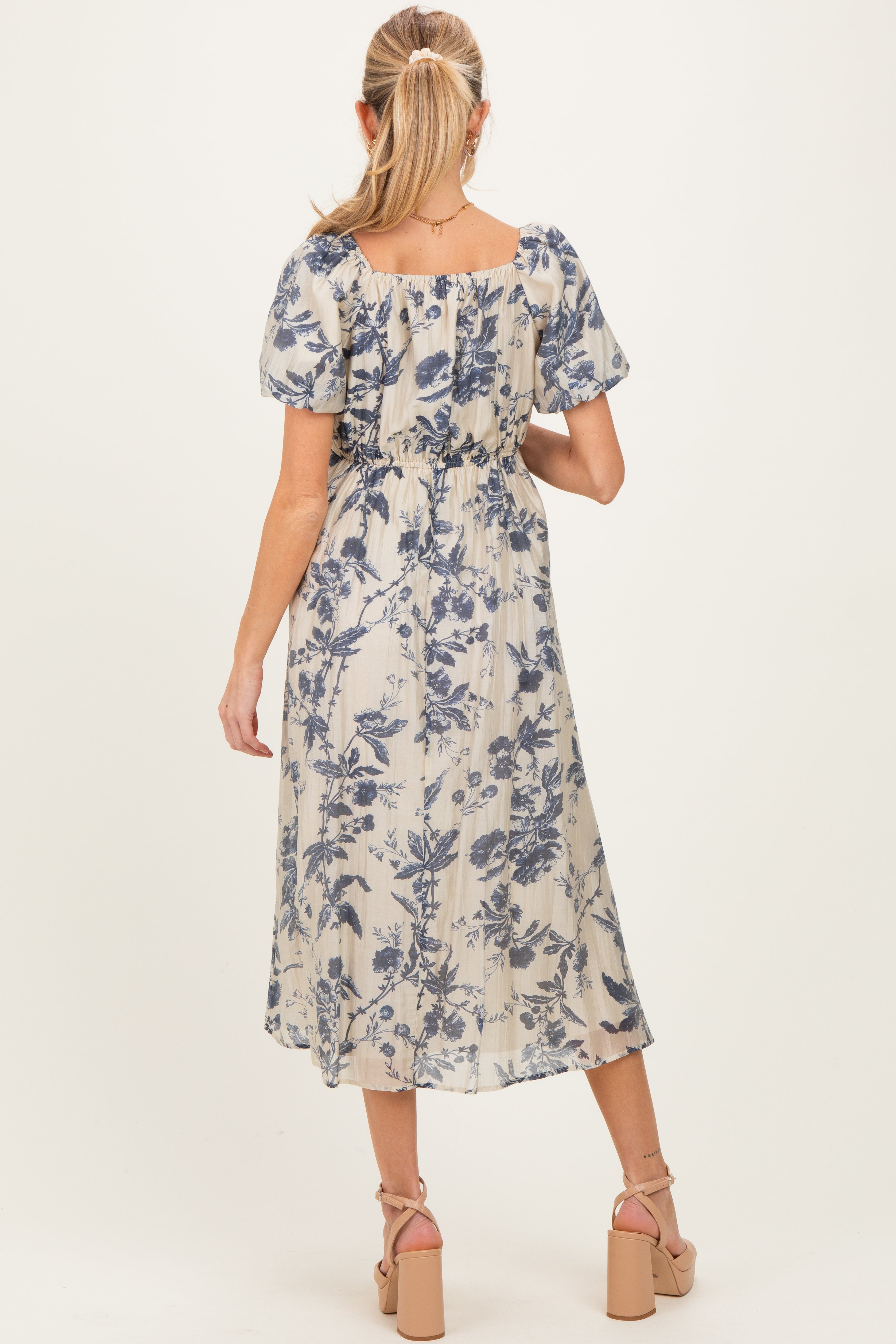 Geblümtes Umstands-Midikleid mit Karree-Ausschnitt und Puffärmeln in Marineblau