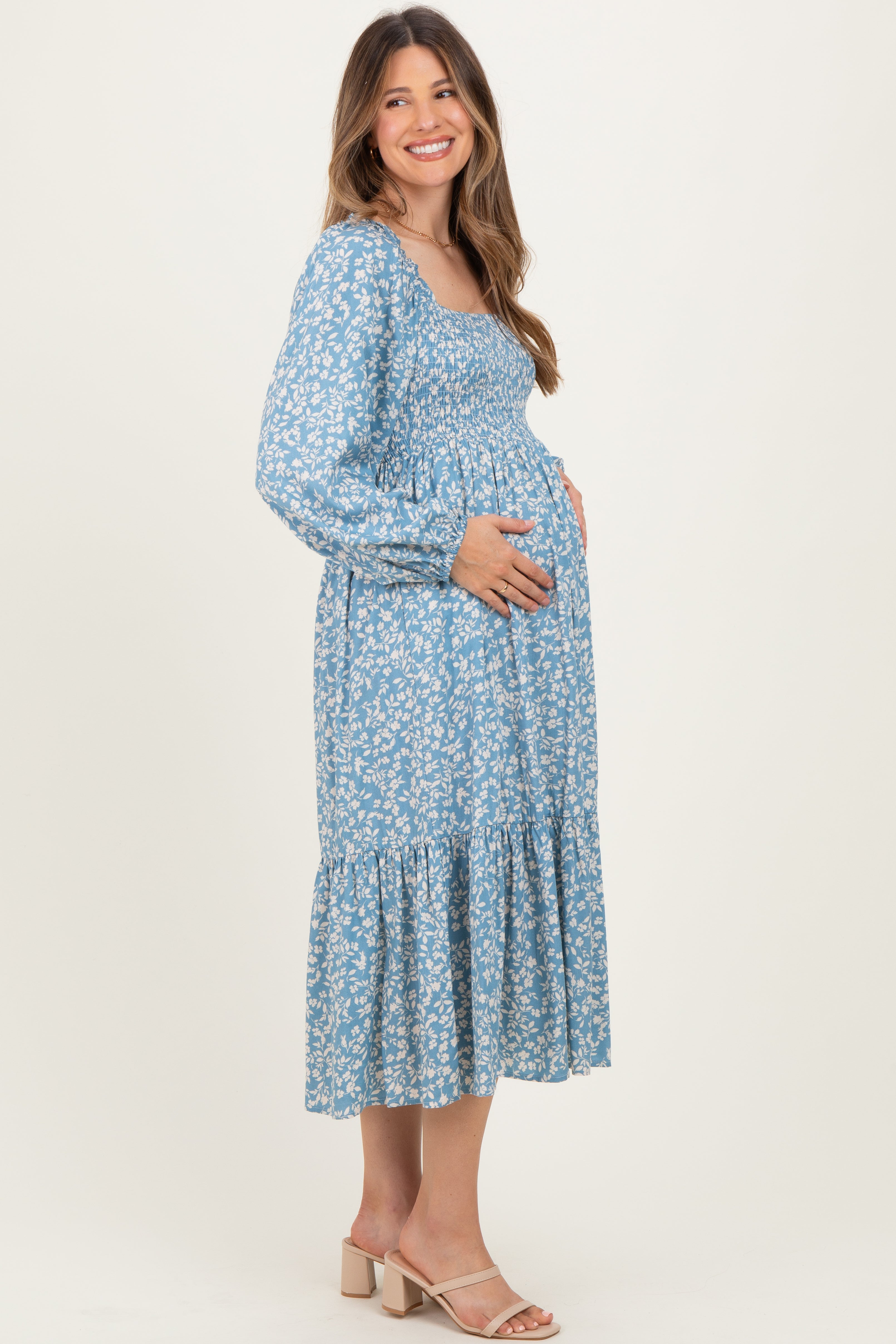 Taubenblaues Umstands-Maxikleid mit Blumenmuster und eckigem Ausschnitt
