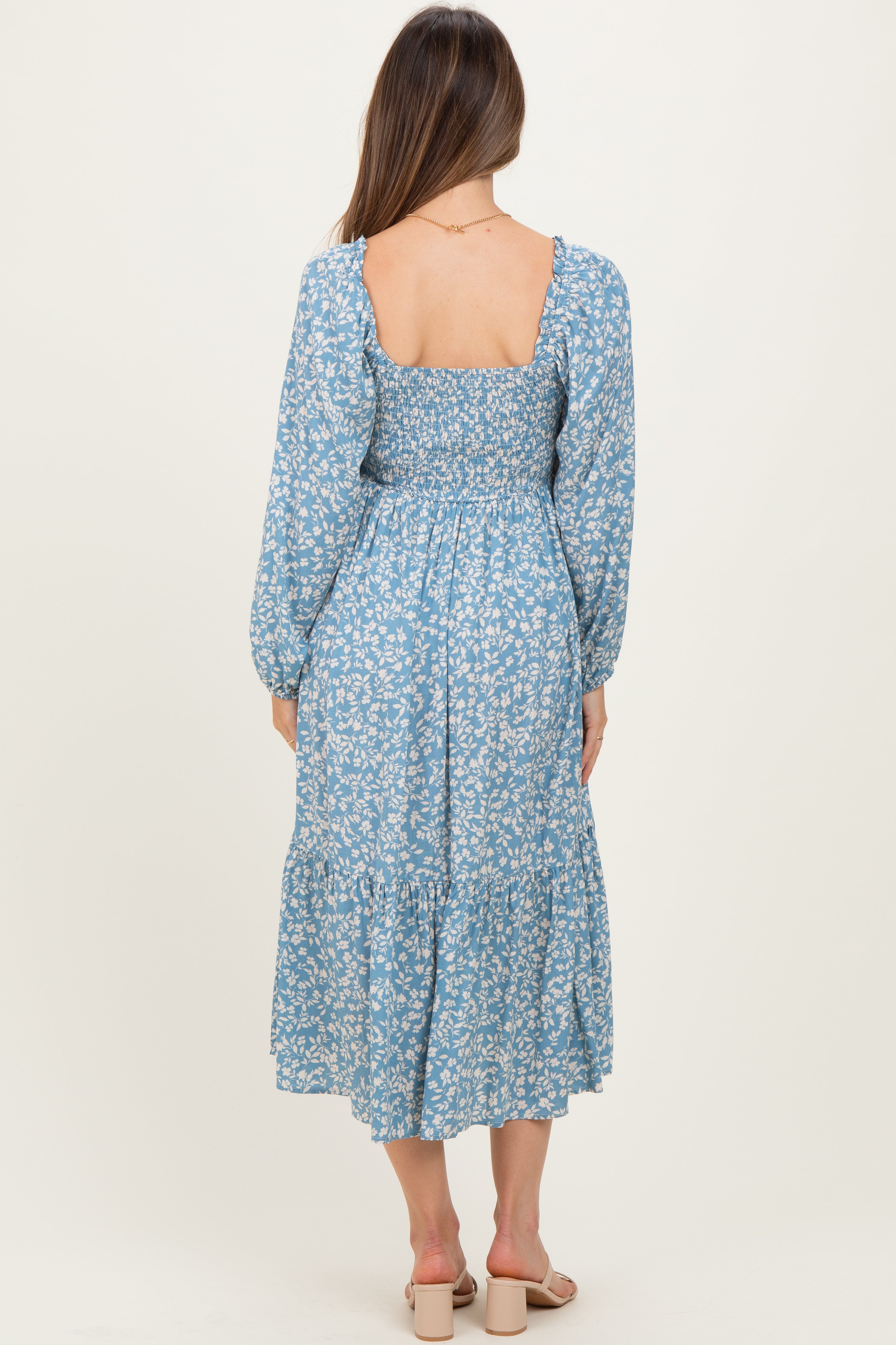 Taubenblaues Umstands-Maxikleid mit Blumenmuster und eckigem Ausschnitt