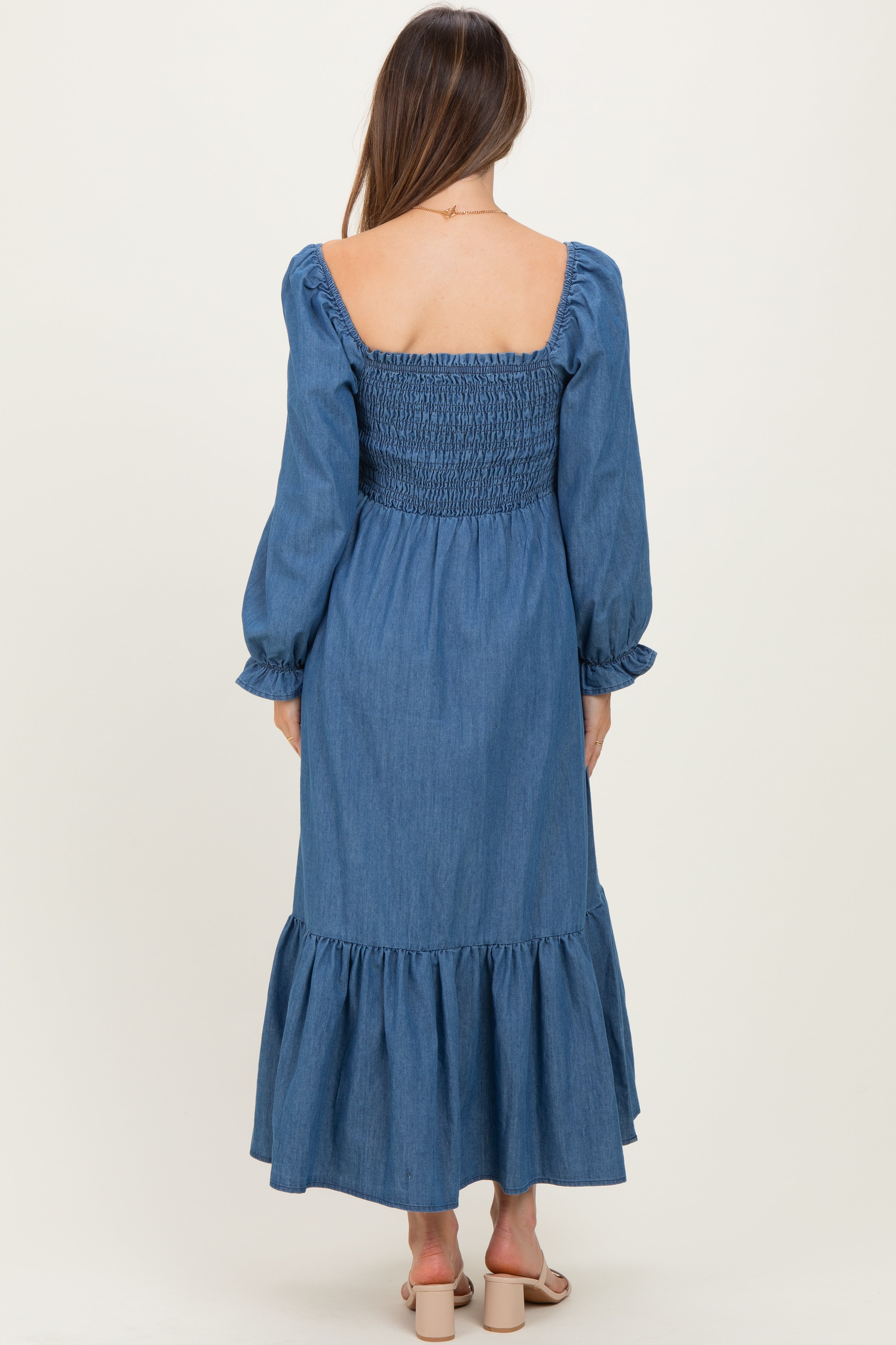 Umstands-Maxikleid in Denim-Waschung mit Herzausschnitt