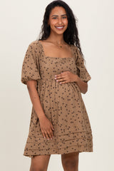 Taupefarbenes Umstands-Minikleid im Babydoll-Stil aus Cord mit Blumenmuster und Puffärmeln
