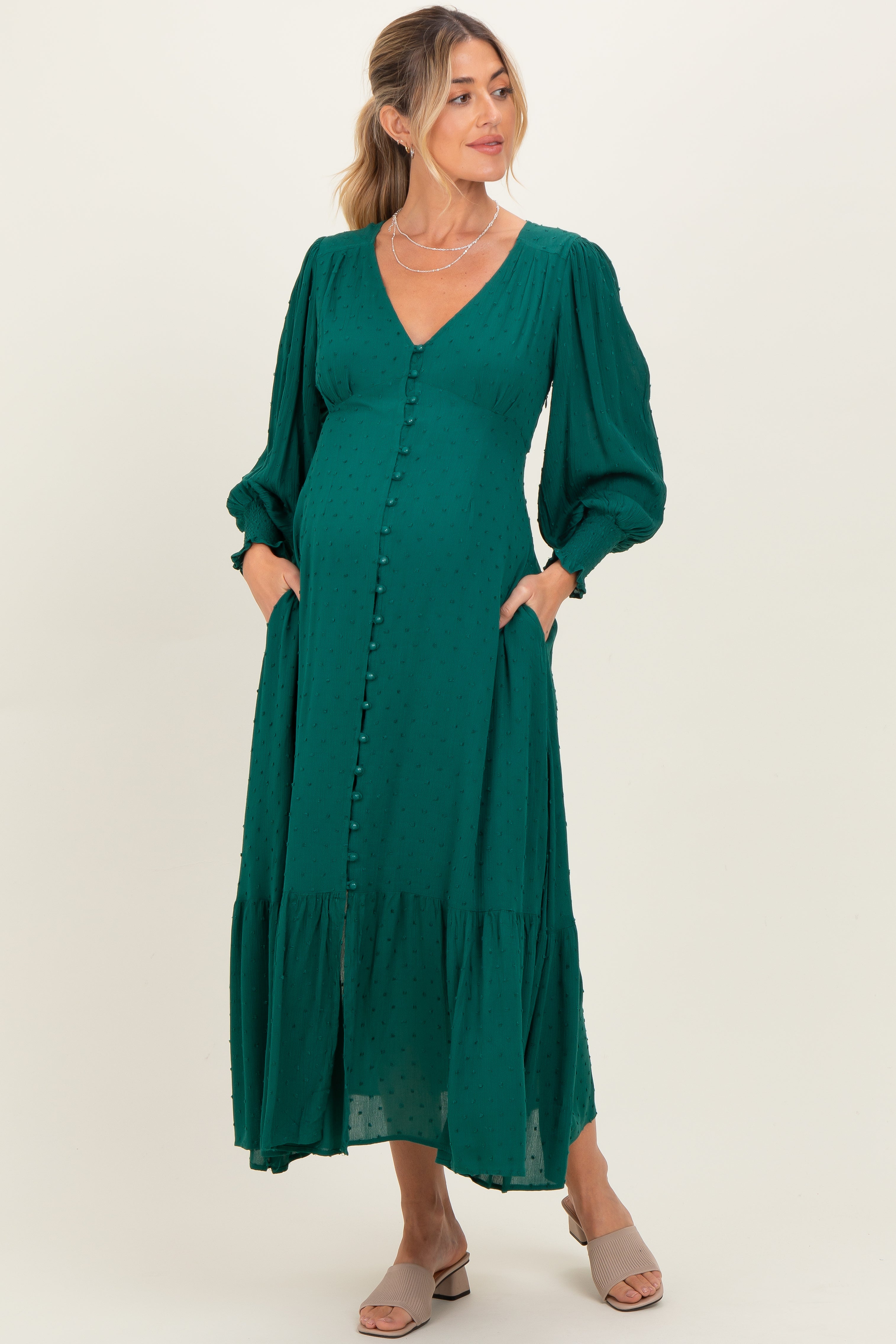 Immergrünes Umstands-Maxikleid mit Swiss-Dot-Muster und durchgehender Knopfleiste