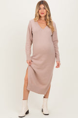 Umstands-Strickkleid mit V-Ausschnitt in entspannter Passform