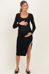 Umstands-Midikleid aus Strick mit eckigem Ausschnitt und Schlitz