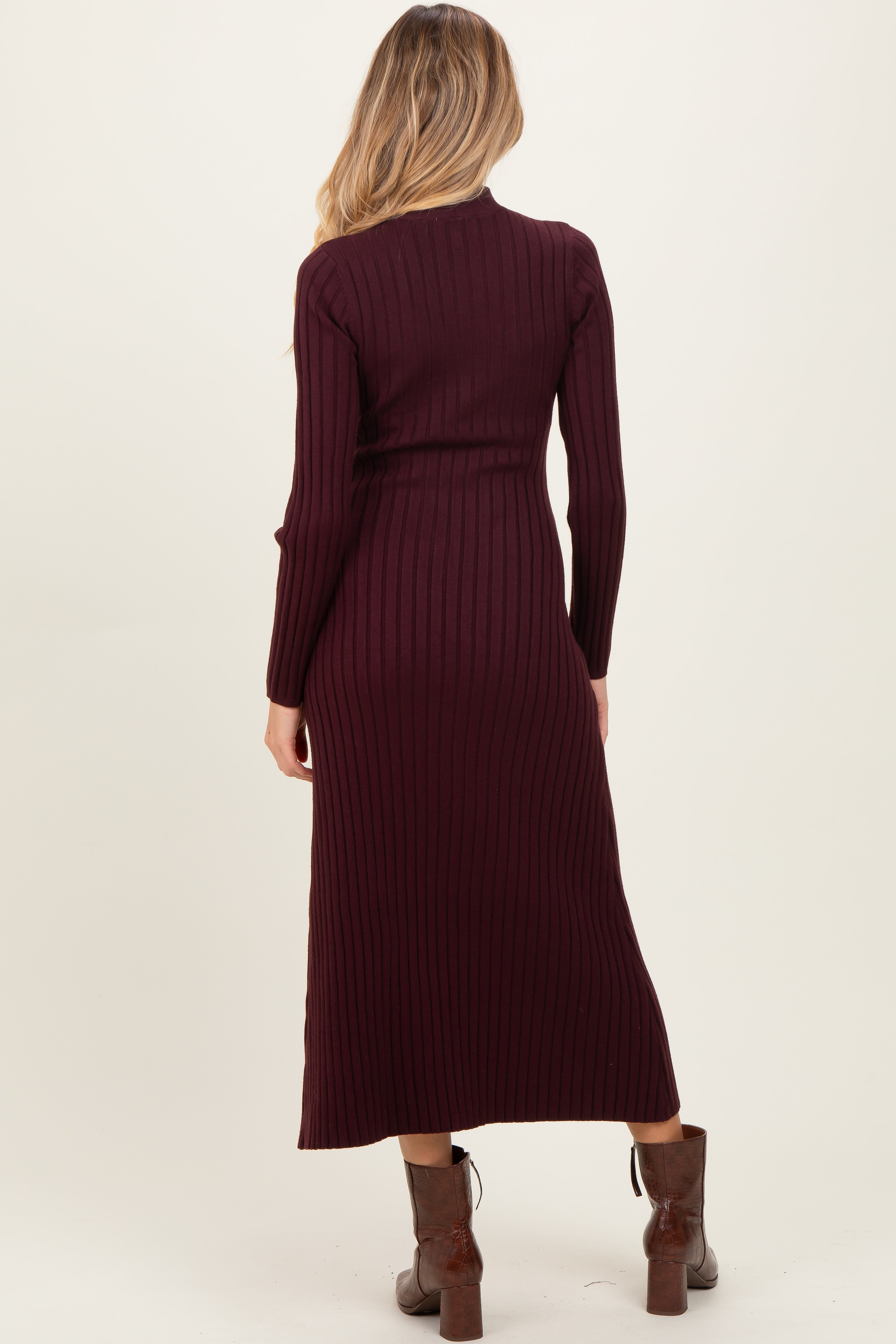 Bordeauxrotes Umstands-Strickkleid mit Schluppe am Ausschnitt