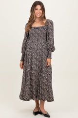 Marineblaues geblümtes Umstands-Maxikleid mit Smok-Oberteil und Rüschen