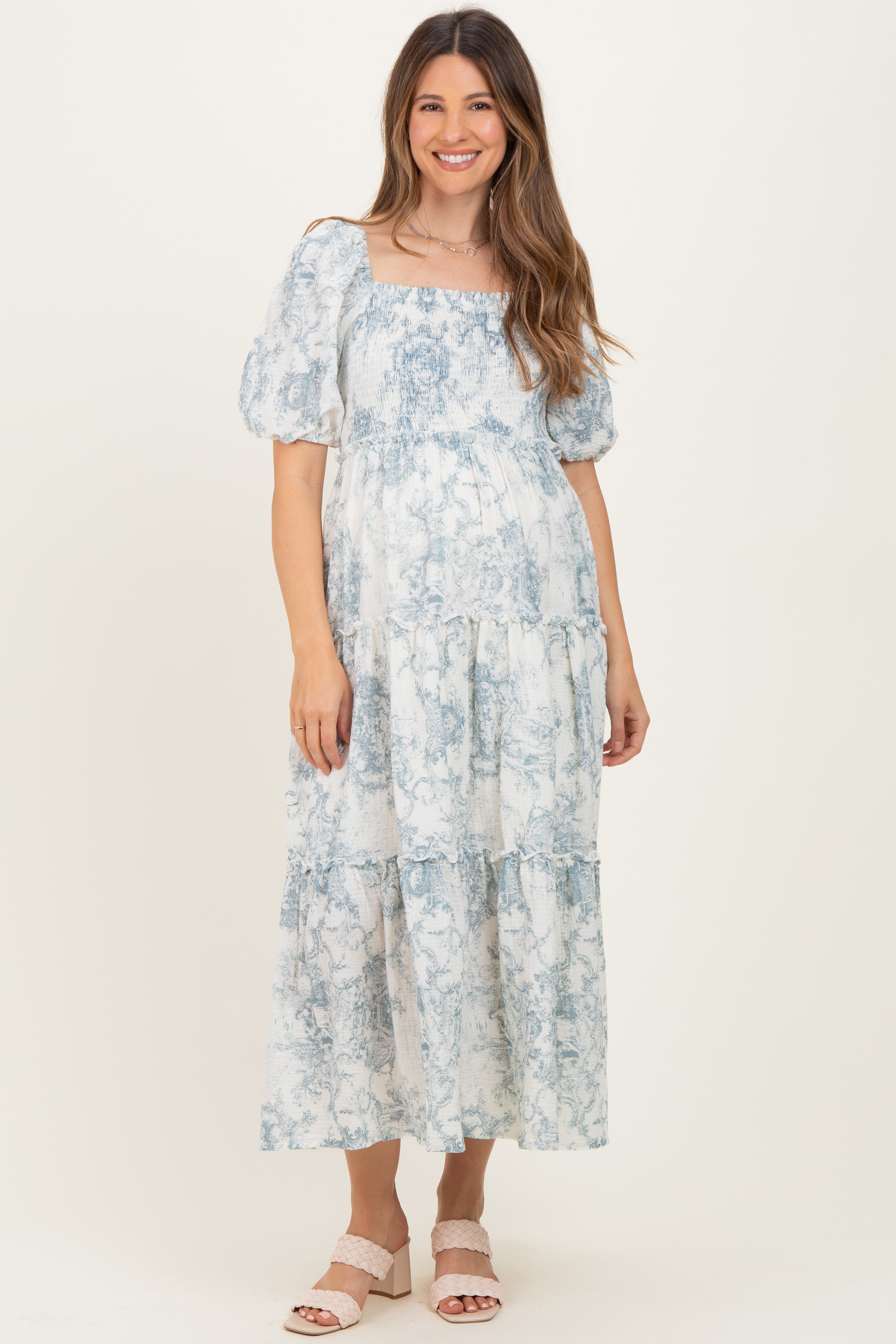 Blaues gestuftes Umstands-Maxikleid mit Vintage-Blumenmuster und Puffärmeln