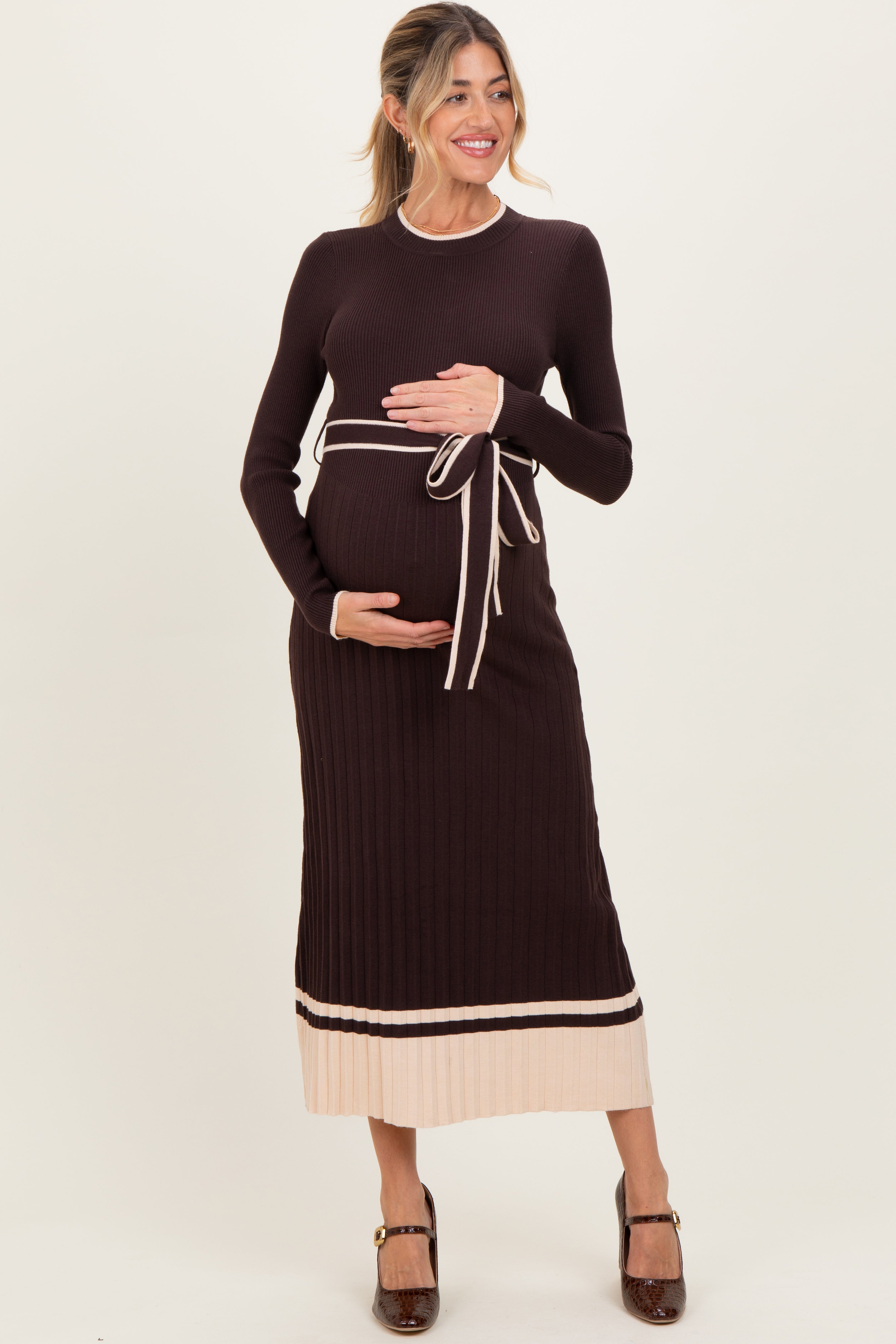 Umstands-Midikleid aus Rippstrick mit Gürtel