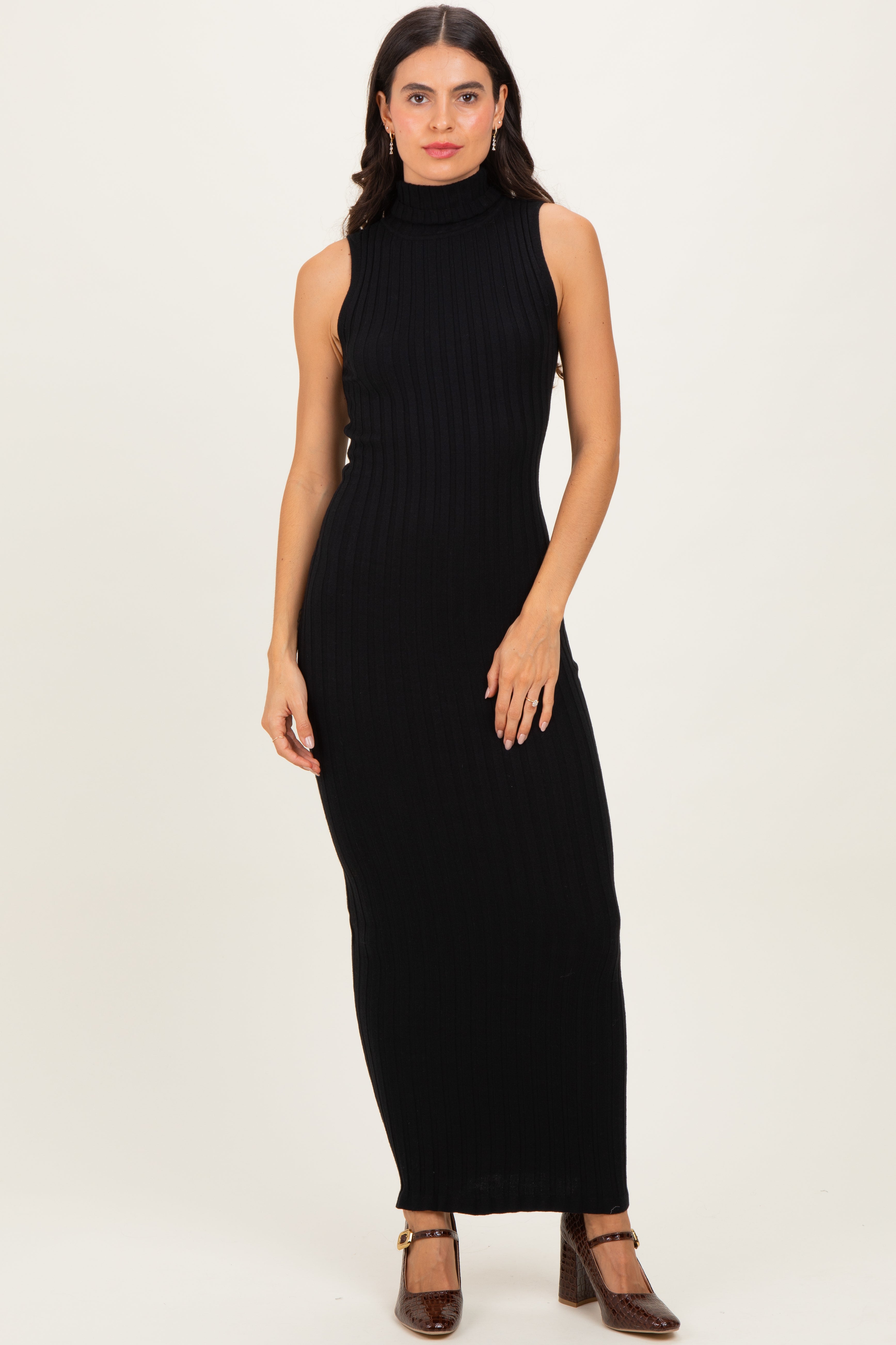 Ärmelloses Umstands-Maxikleid aus geripptem Strick mit Rollkragen in Schwarz