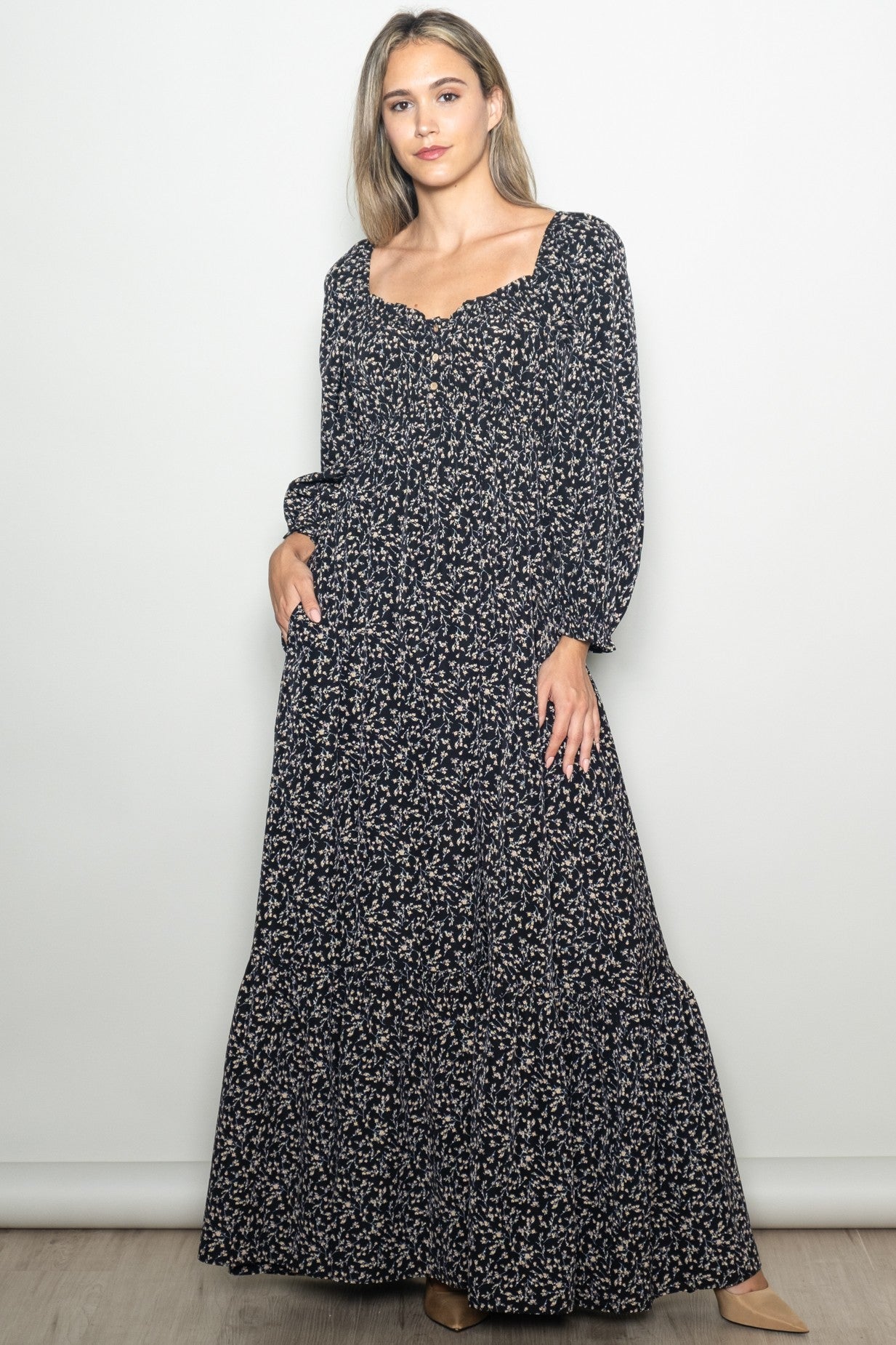 Langärmeliges Umstands-Maxikleid mit Blumenmuster und Knopfleiste