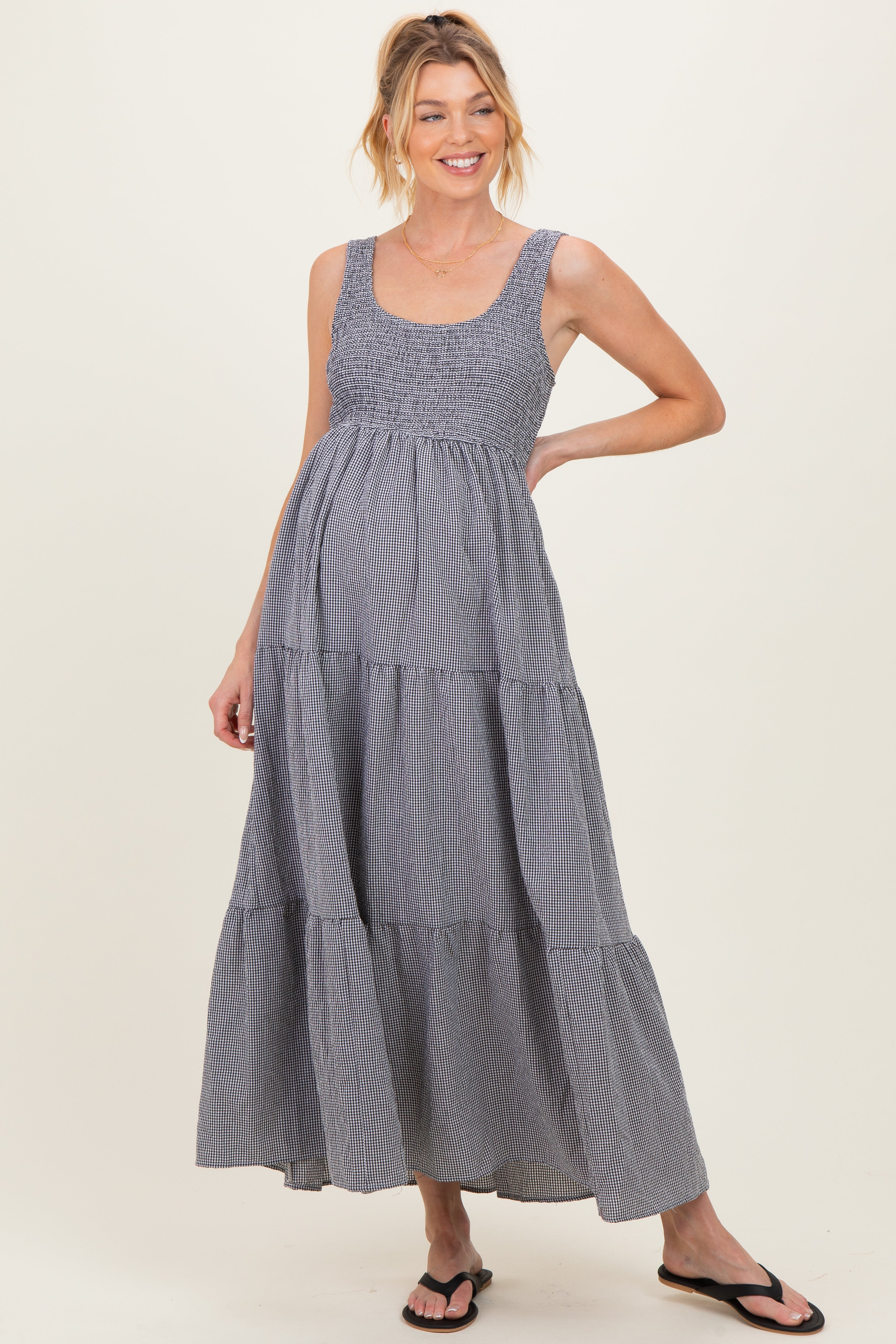 Umstandsmaxikleid mit Vichy-Karo und Smok-Oberteil in Schwarz
