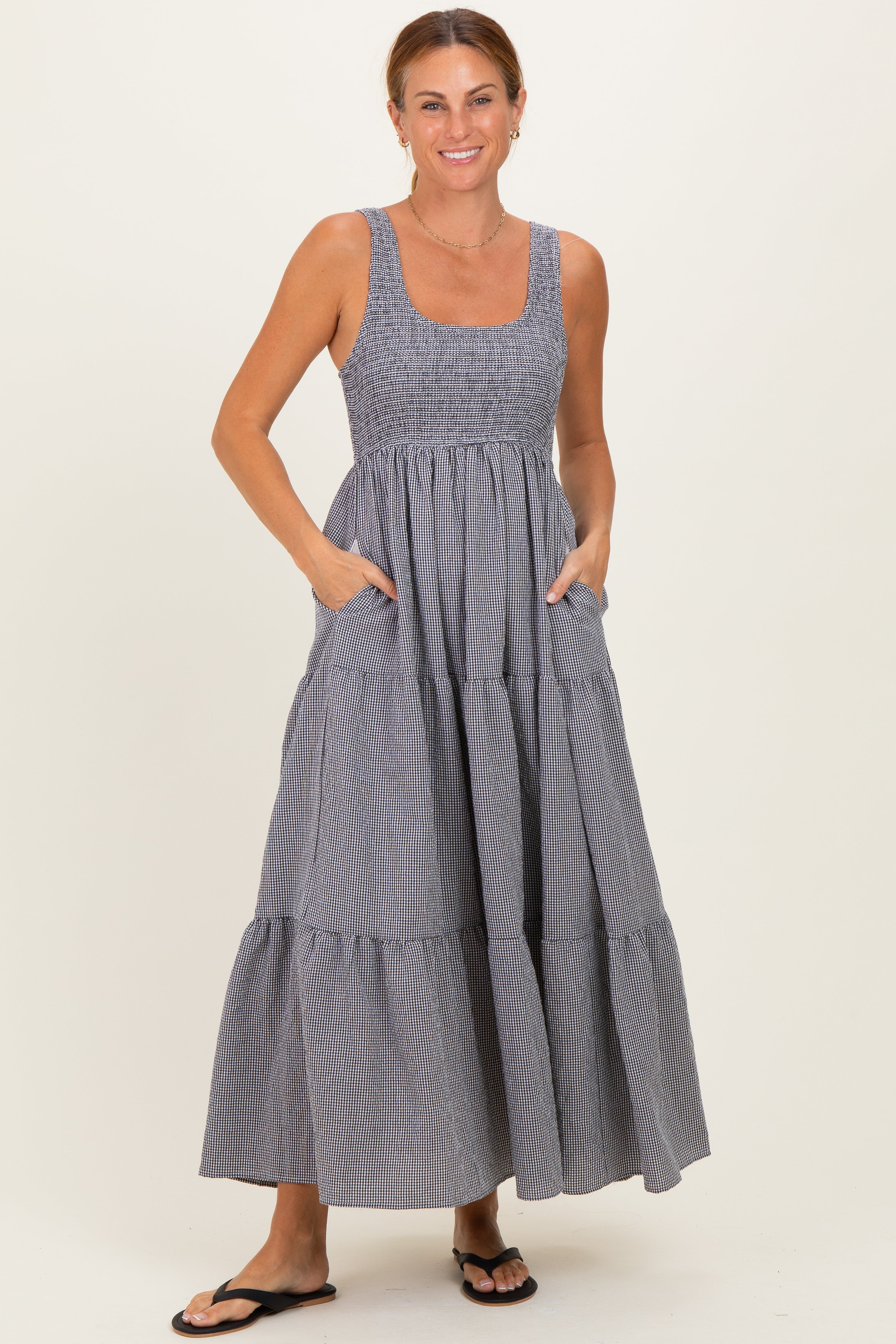 Umstandsmaxikleid mit Vichy-Karo und Smok-Oberteil in Schwarz
