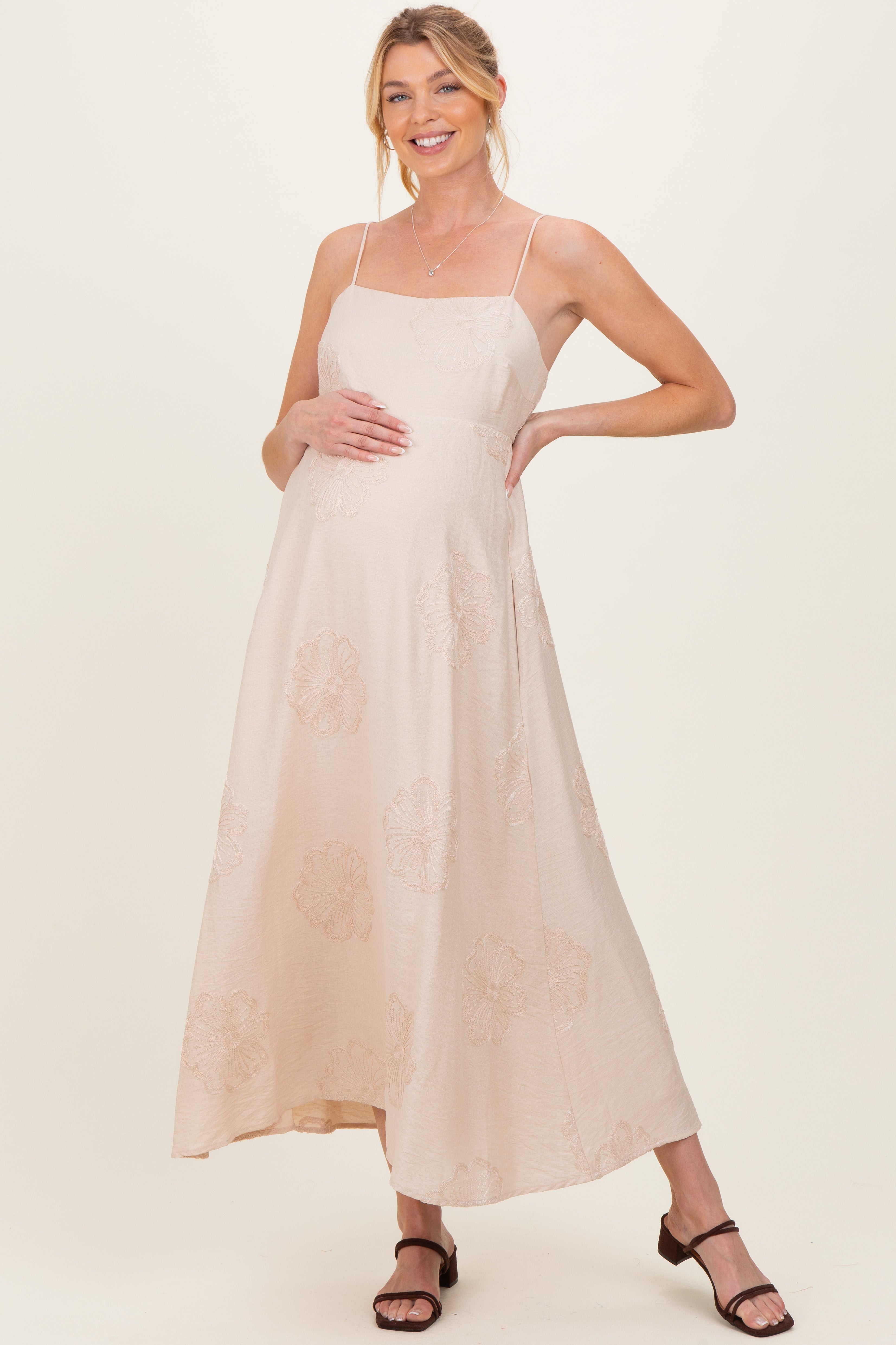 Umstands-Midikleid mit Blütenstickerei in Beige