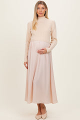 Umstands-Midikleid aus Satin mit Strick-Kontrastoberteil