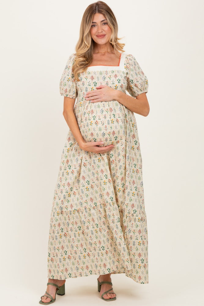 Umstandsmaxikleid aus Baumwolle mit Blumenmuster und Puffärmeln in Creme